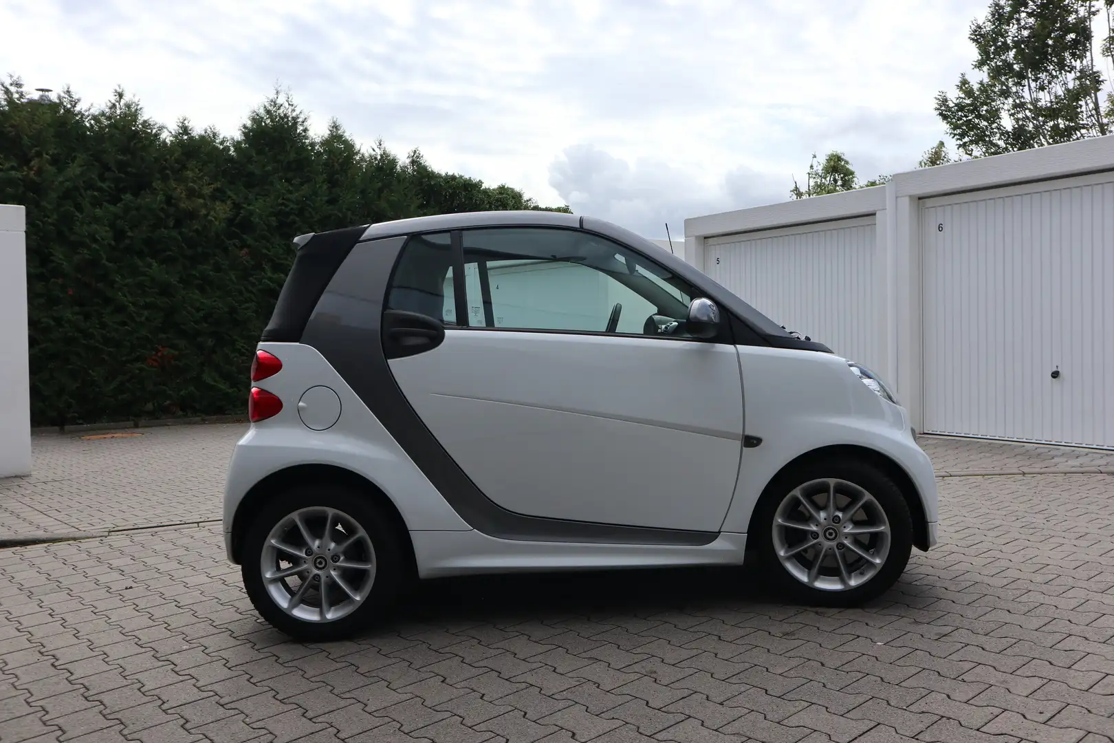 smart forTwo Cabrio passion softtouch Navi SHZ Klima Bluetooth Wit - 2