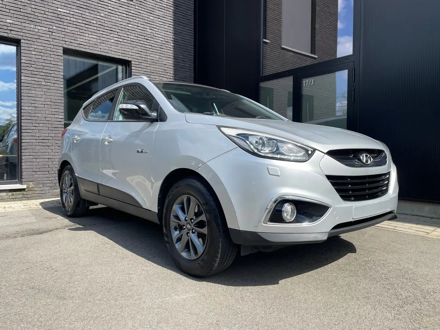 Hyundai iX35 1.6i 2WD Executive | Pano / Leder / LPG Срібний - 1