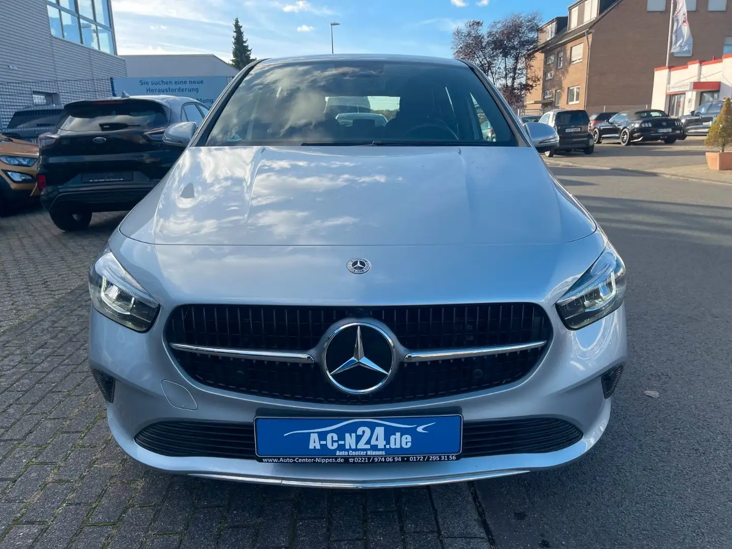 Mercedes-Benz B 180 d Kamera Leder Navi LED Spurhalte-Assisten Silber - 2