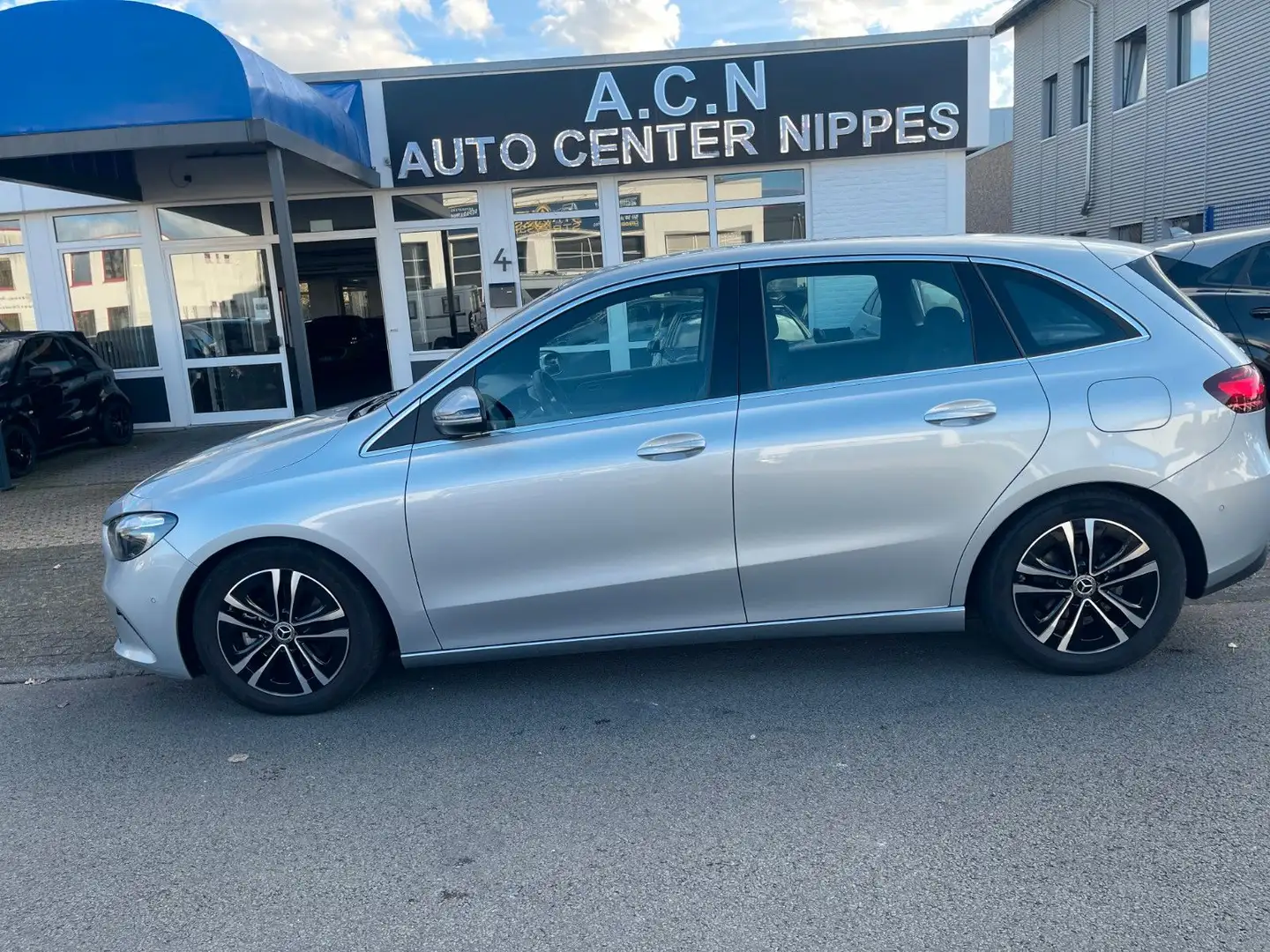 Mercedes-Benz B 180 d Kamera Leder Navi LED Spurhalte-Assisten Silber - 1