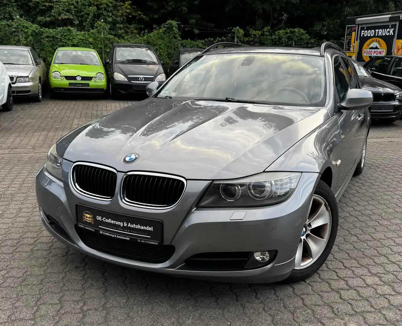 BMW 318 318i *FACELIFT*AUTOM*PANO*STANDHEIZ*SHZ*XENON*AHK* Grau - 1