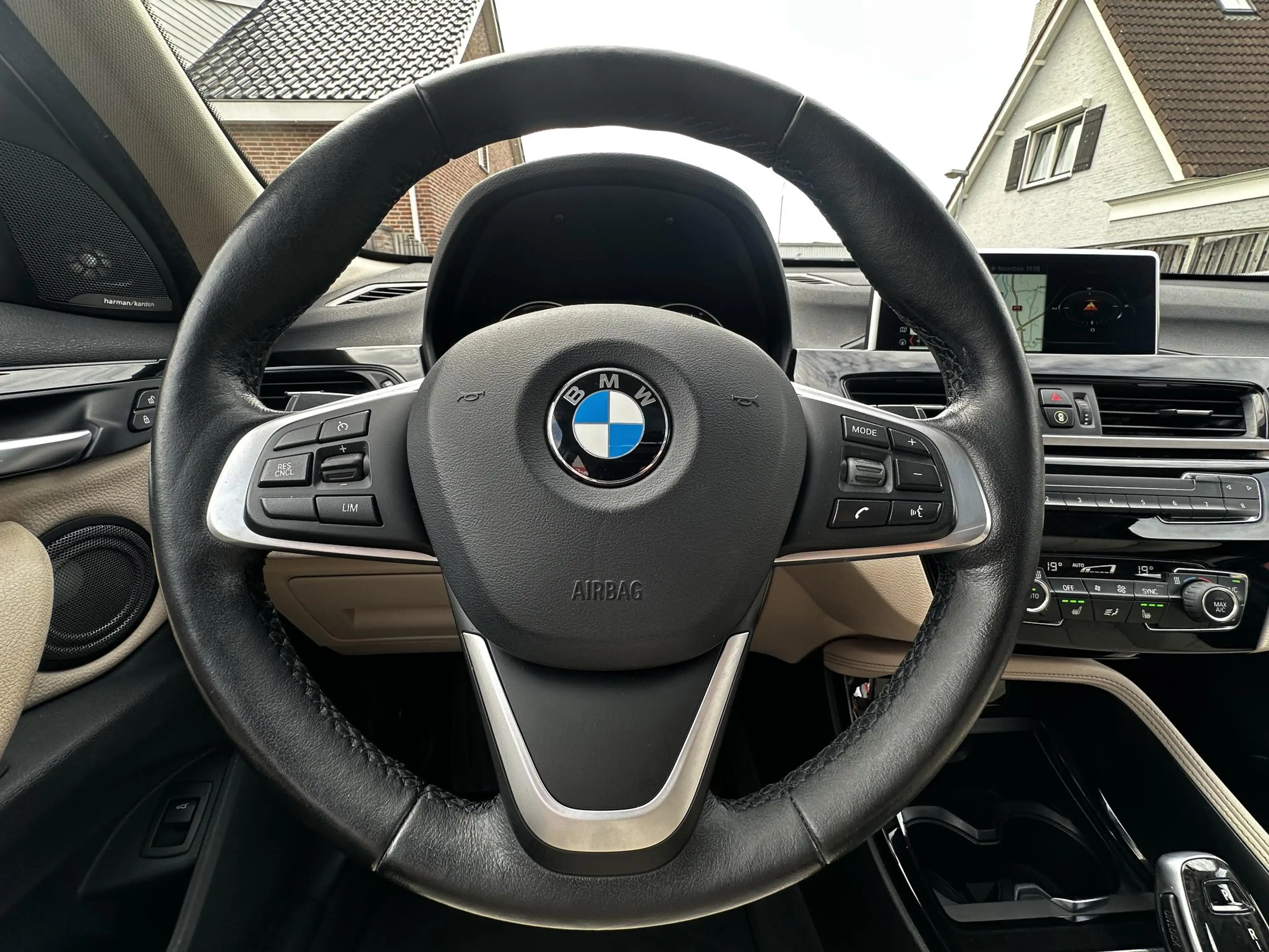 BMW X1 sDrive20i High Executive Memory|Pano|HiFi|HUD — photo 31