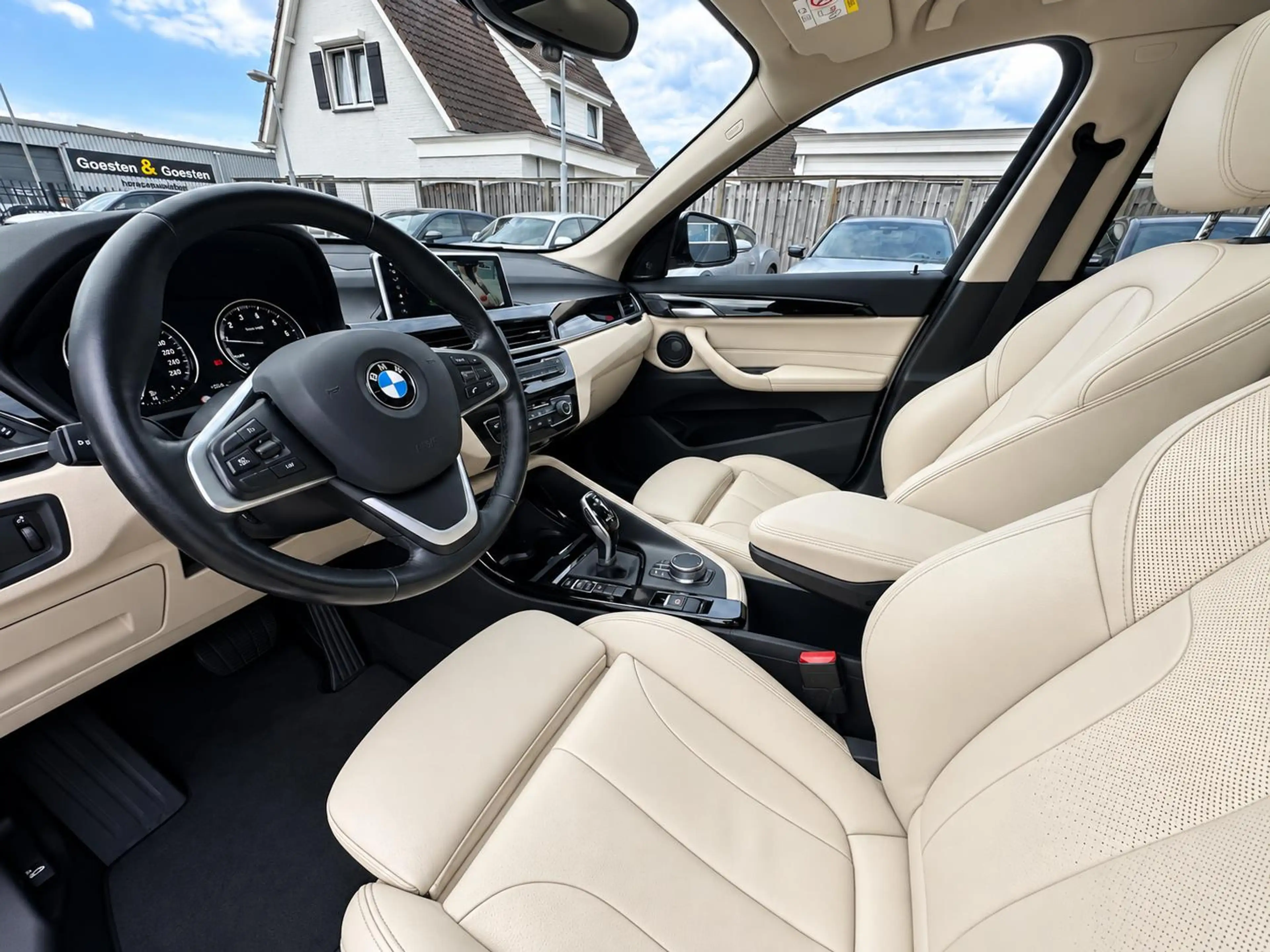 BMW X1 sDrive20i High Executive Memory|Pano|HiFi|HUD — photo 2