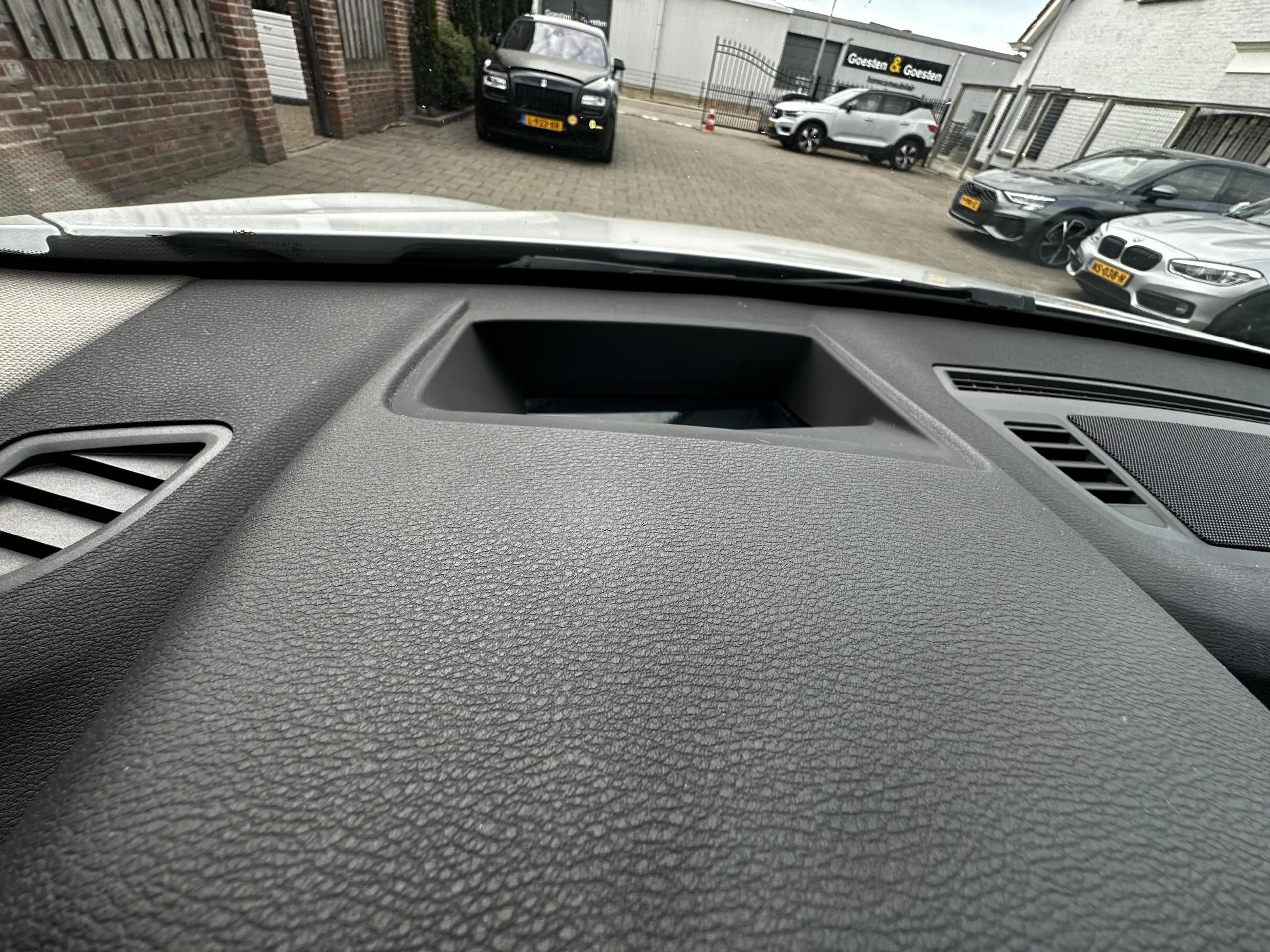 BMW X1 sDrive20i High Executive Memory|Pano|HiFi|HUD — photo 8