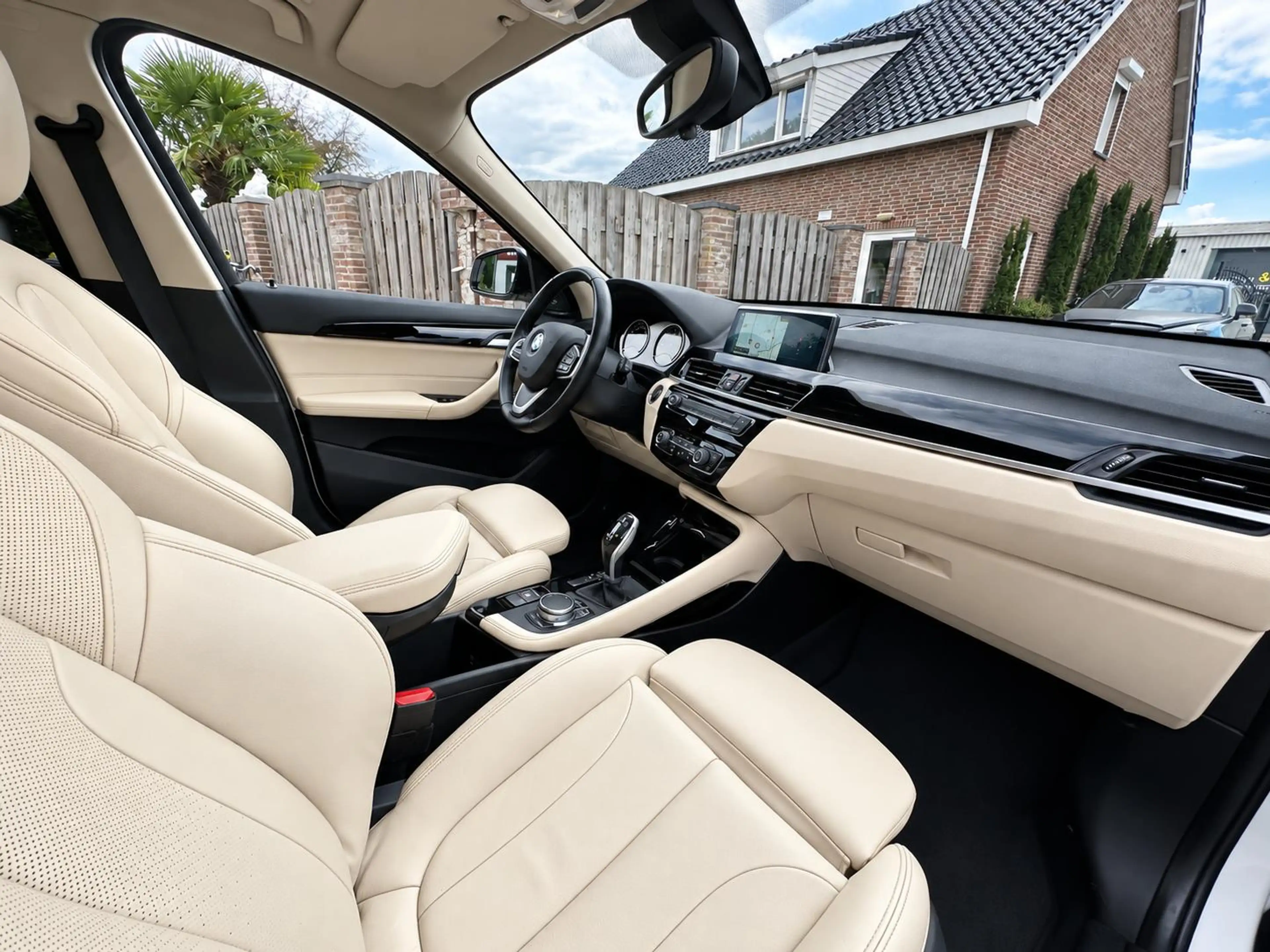 BMW X1 sDrive20i High Executive Memory|Pano|HiFi|HUD — photo 12
