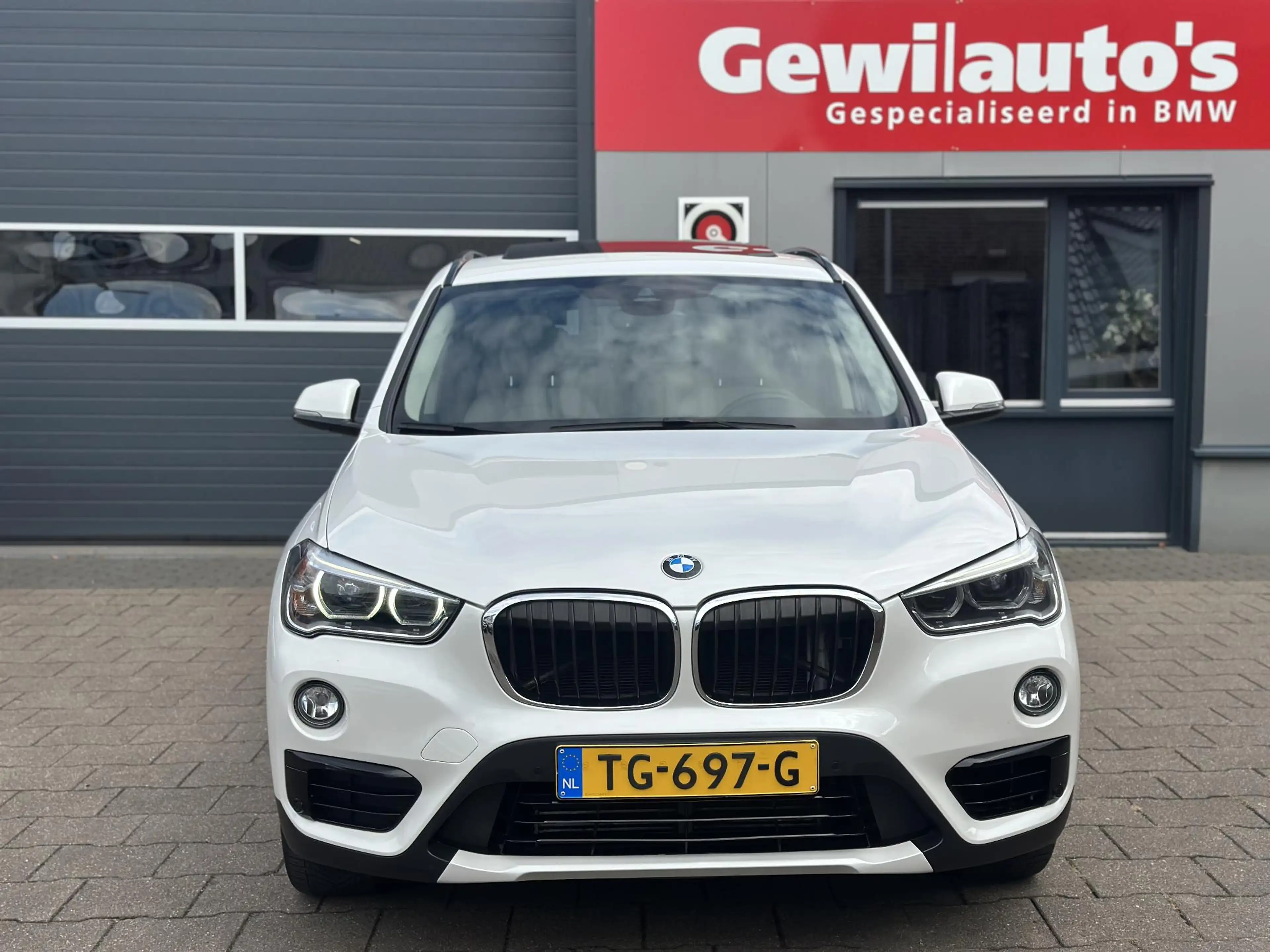 BMW X1 sDrive20i High Executive Memory|Pano|HiFi|HUD — photo 27