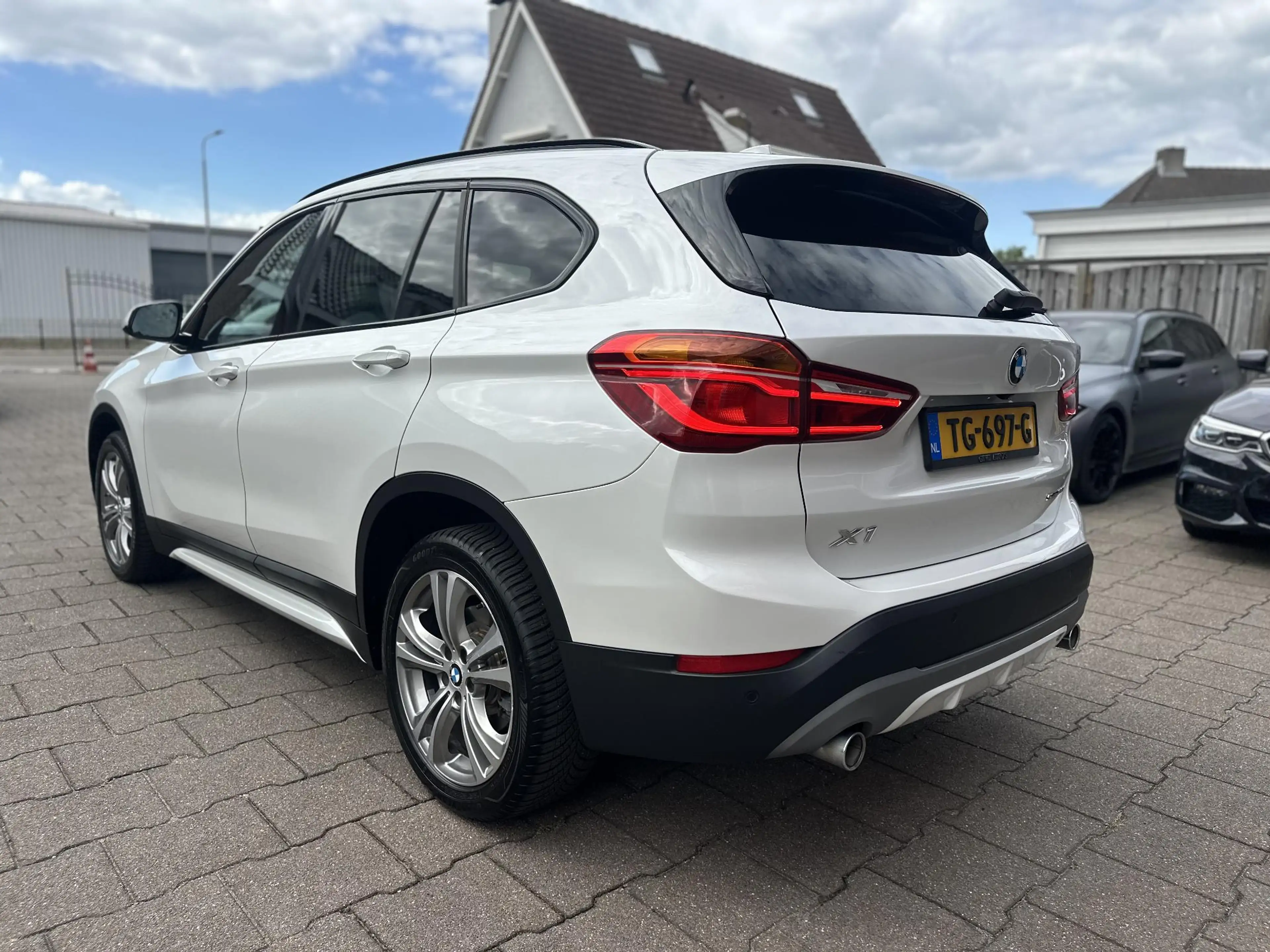 BMW X1 sDrive20i High Executive Memory|Pano|HiFi|HUD — photo 9