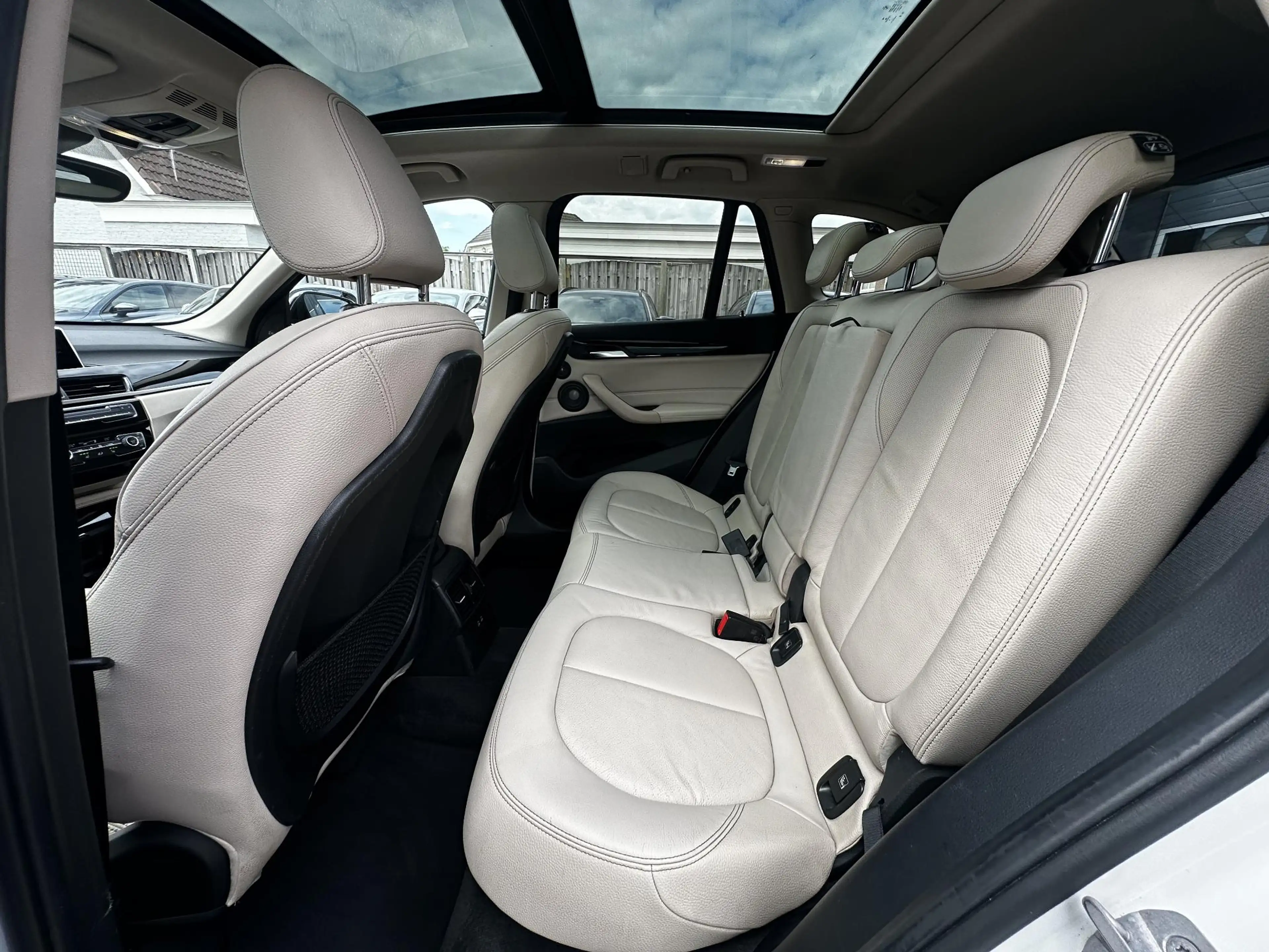 BMW X1 sDrive20i High Executive Memory|Pano|HiFi|HUD — photo 30