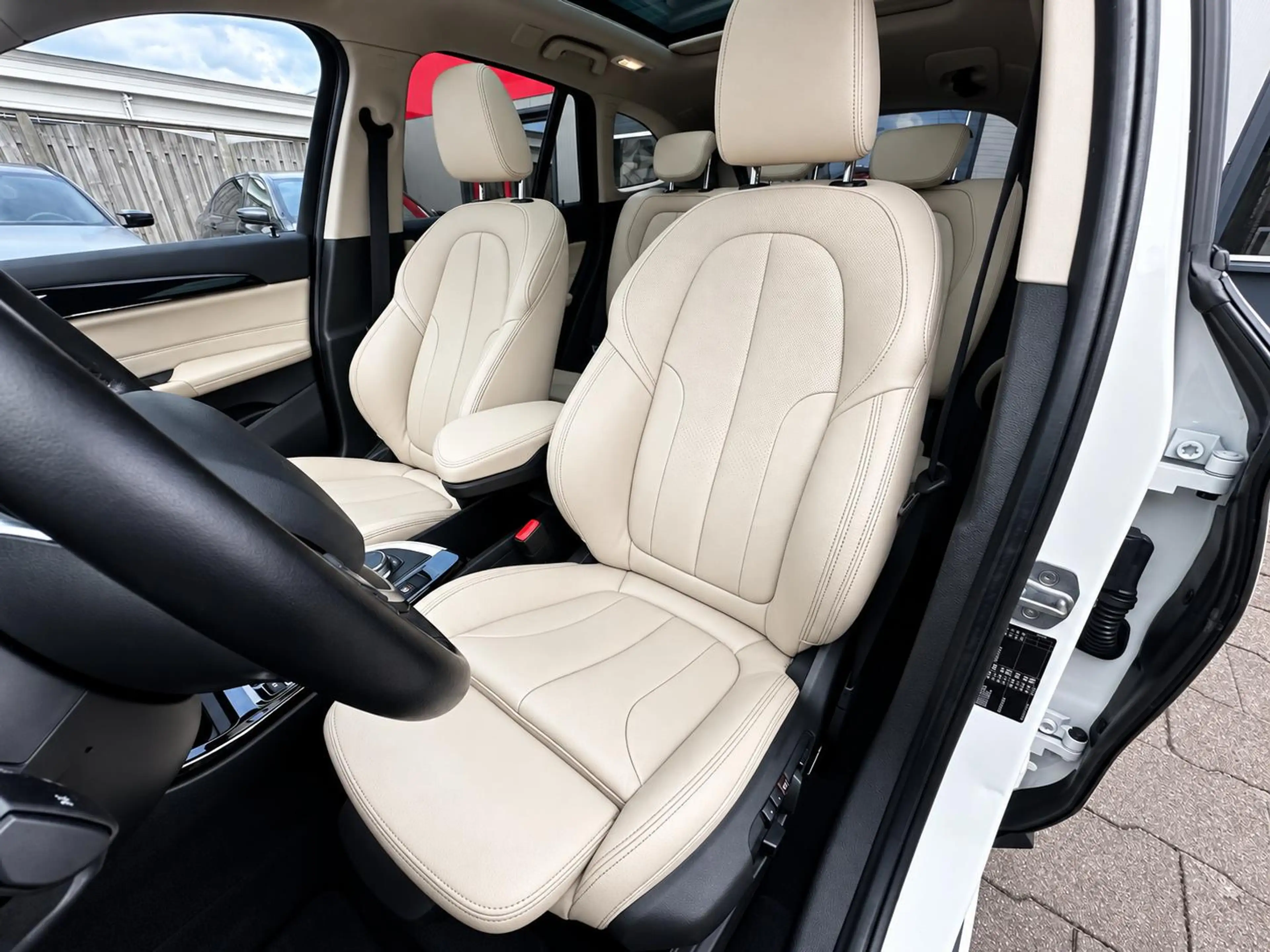 BMW X1 sDrive20i High Executive Memory|Pano|HiFi|HUD — photo 3