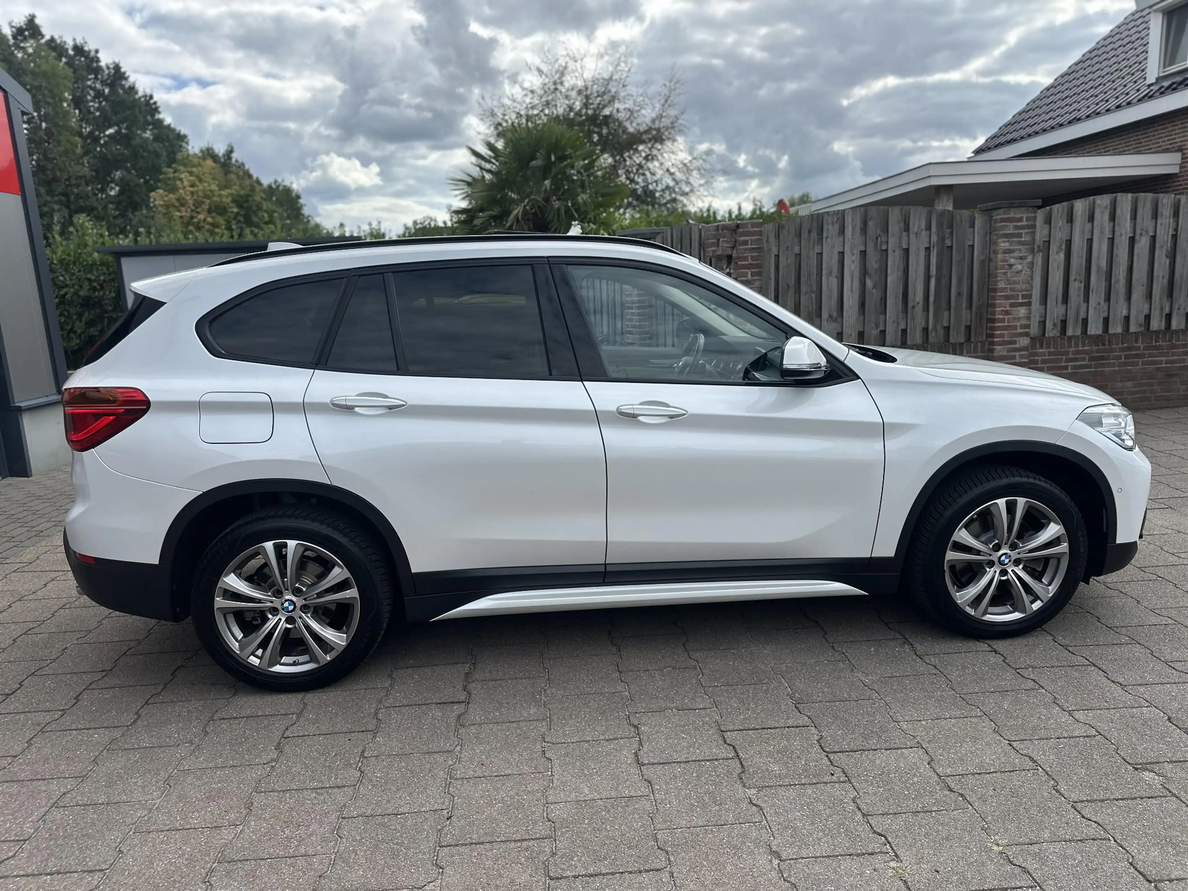 BMW X1 sDrive20i High Executive Memory|Pano|HiFi|HUD — photo 21