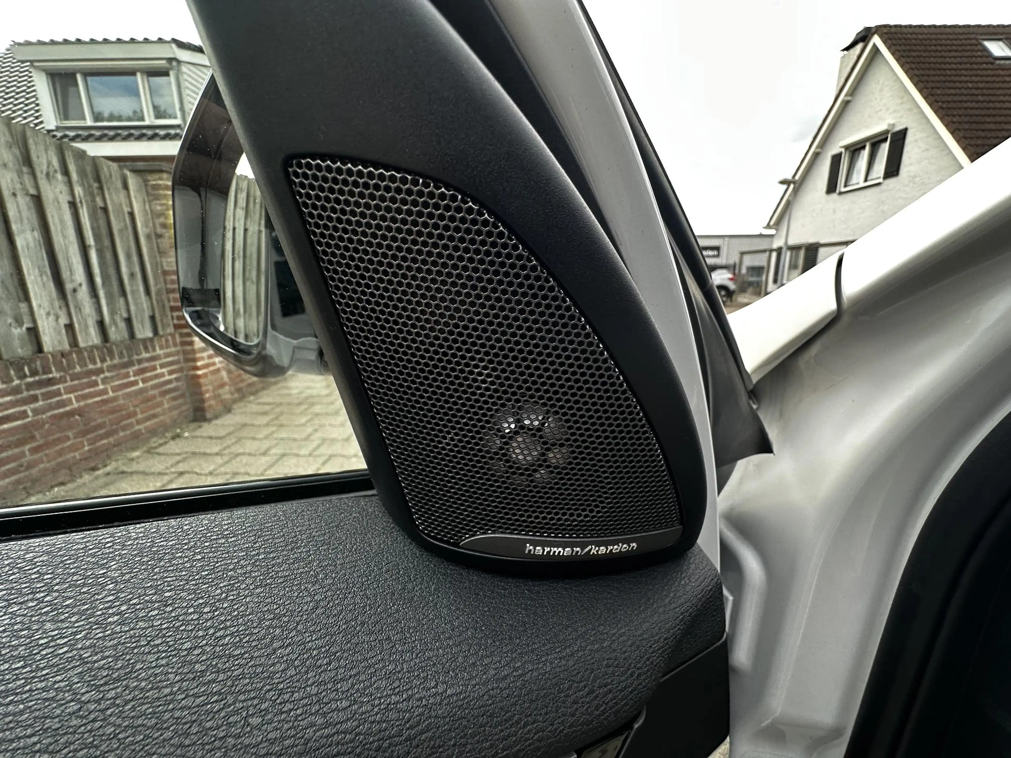 BMW X1 sDrive20i High Executive Memory|Pano|HiFi|HUD — photo 25