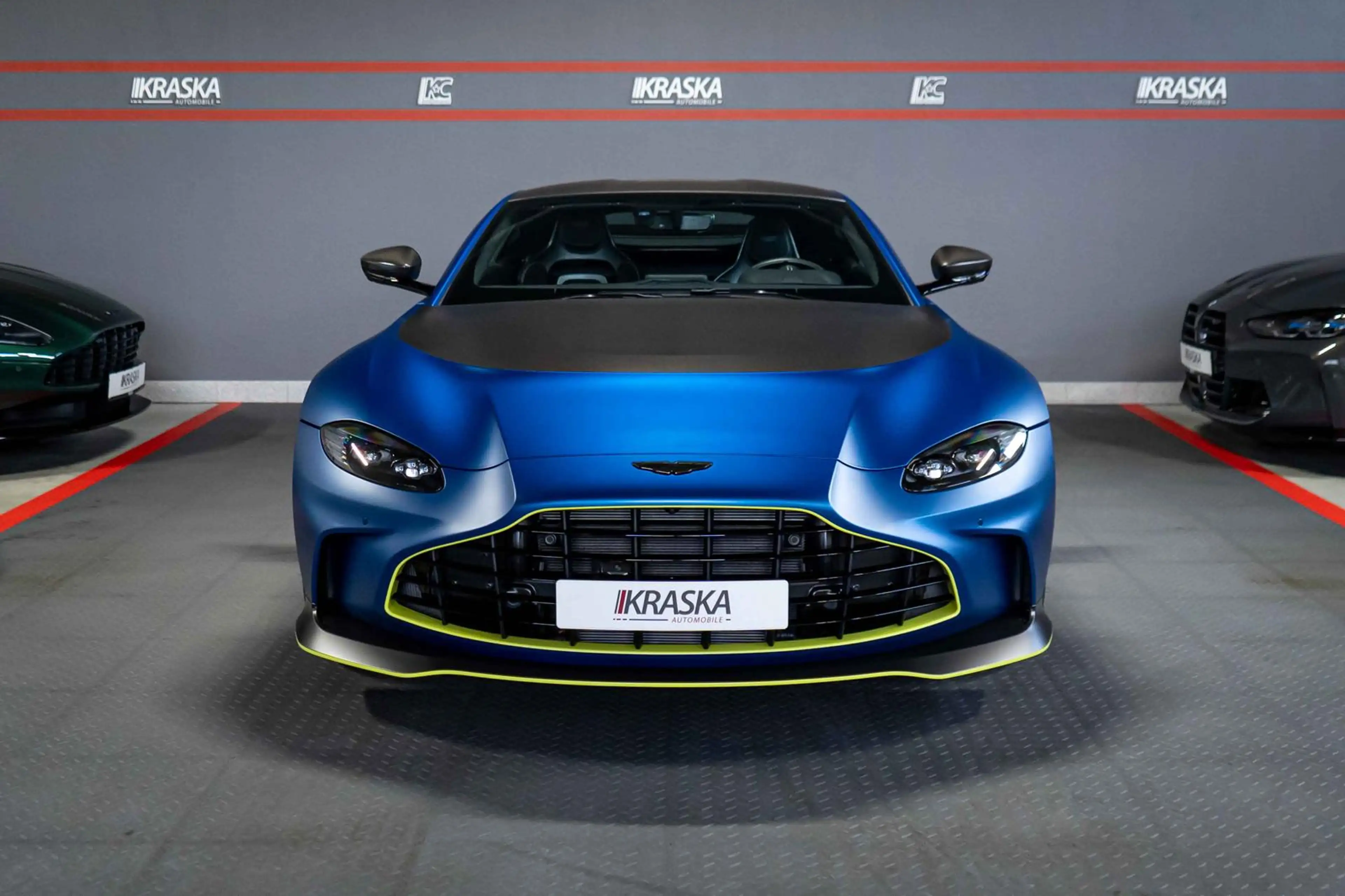 Aston Martin Coupe Carbon Aniline Satin Ming Blue — photo 4