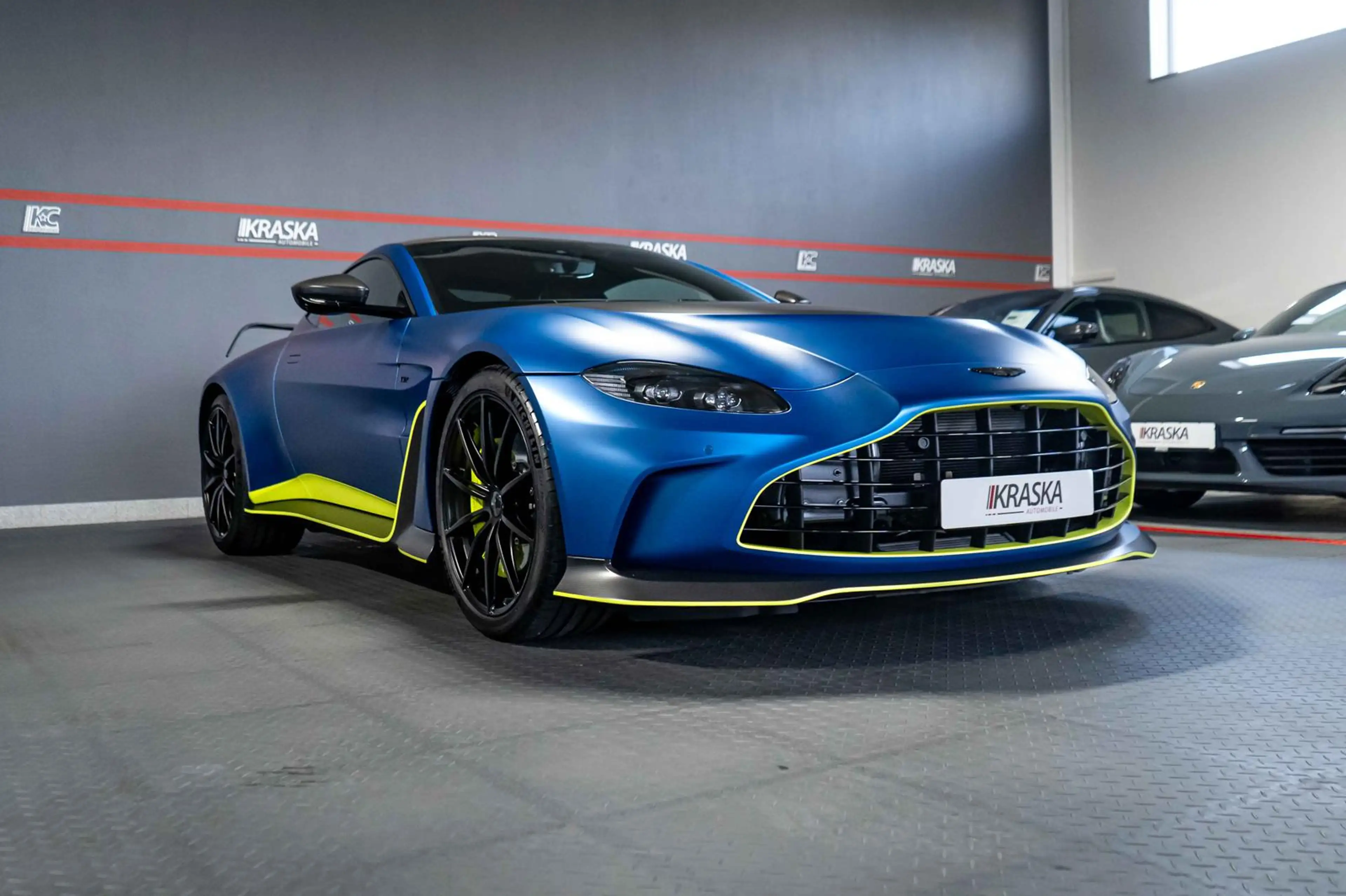 Aston Martin Coupe Carbon Aniline Satin Ming Blue — photo 9