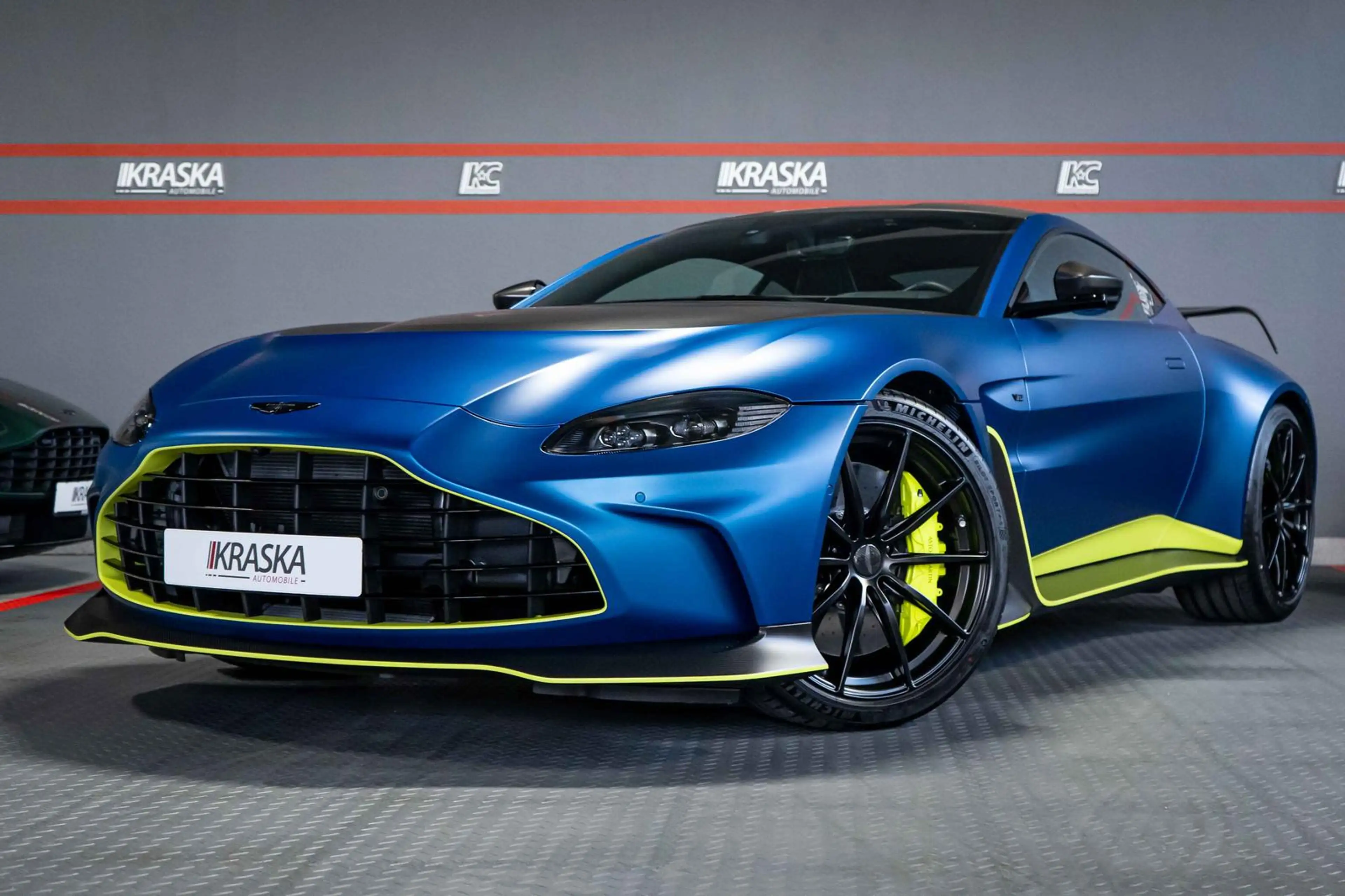 Aston Martin Coupe Carbon Aniline Satin Ming Blue — photo 3
