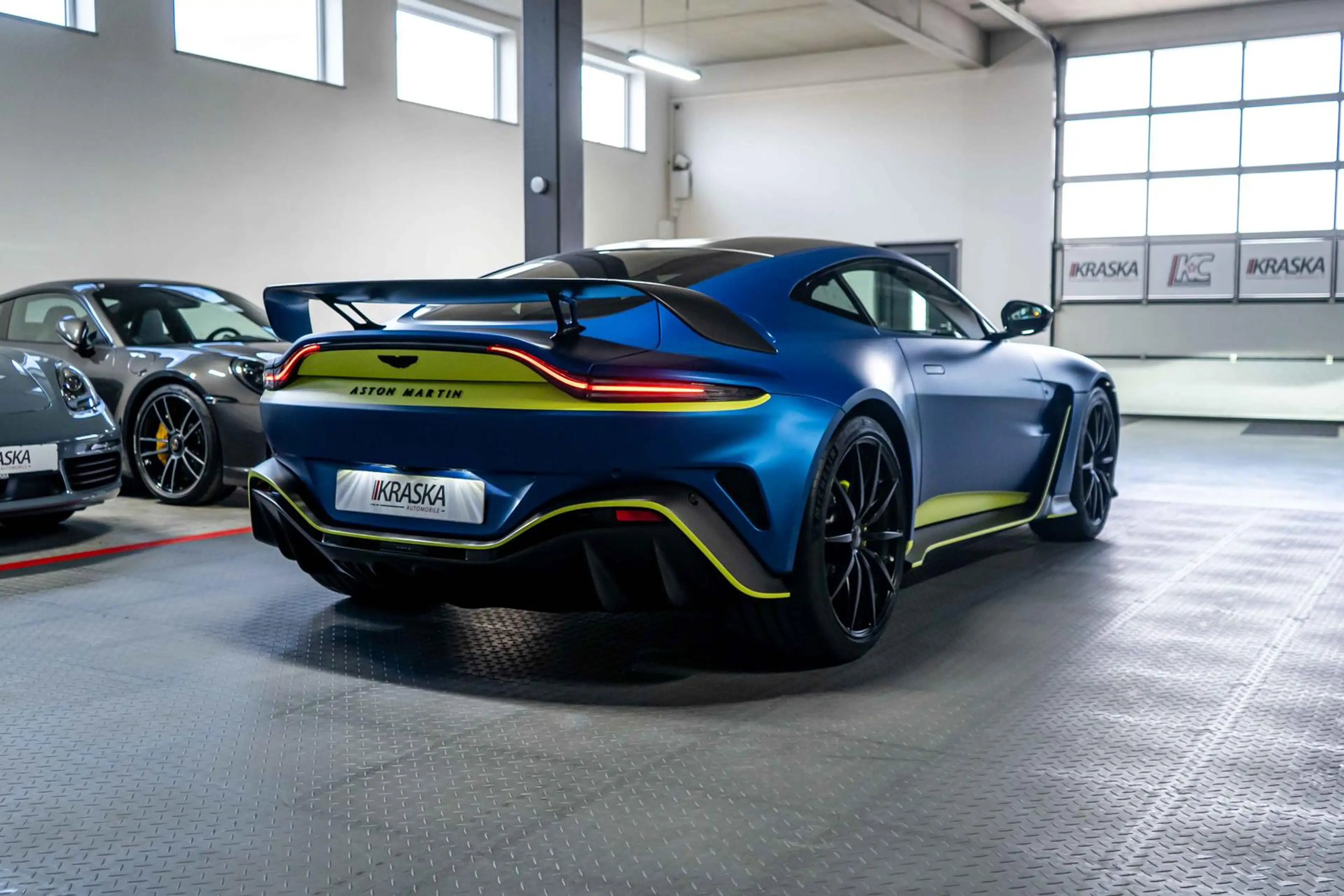 Aston Martin Coupe Carbon Aniline Satin Ming Blue — photo 10