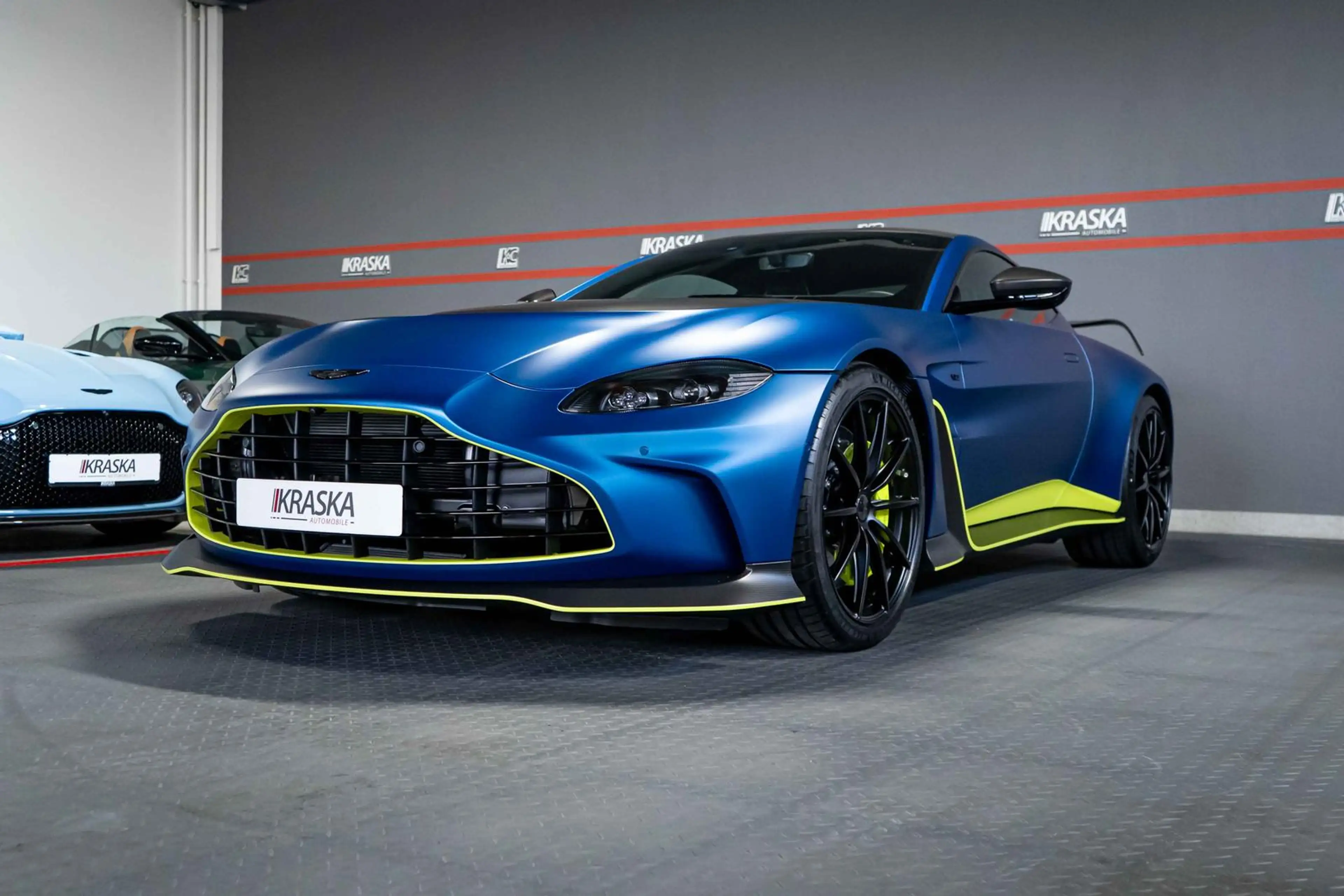 Aston Martin Coupe Carbon Aniline Satin Ming Blue — photo 7