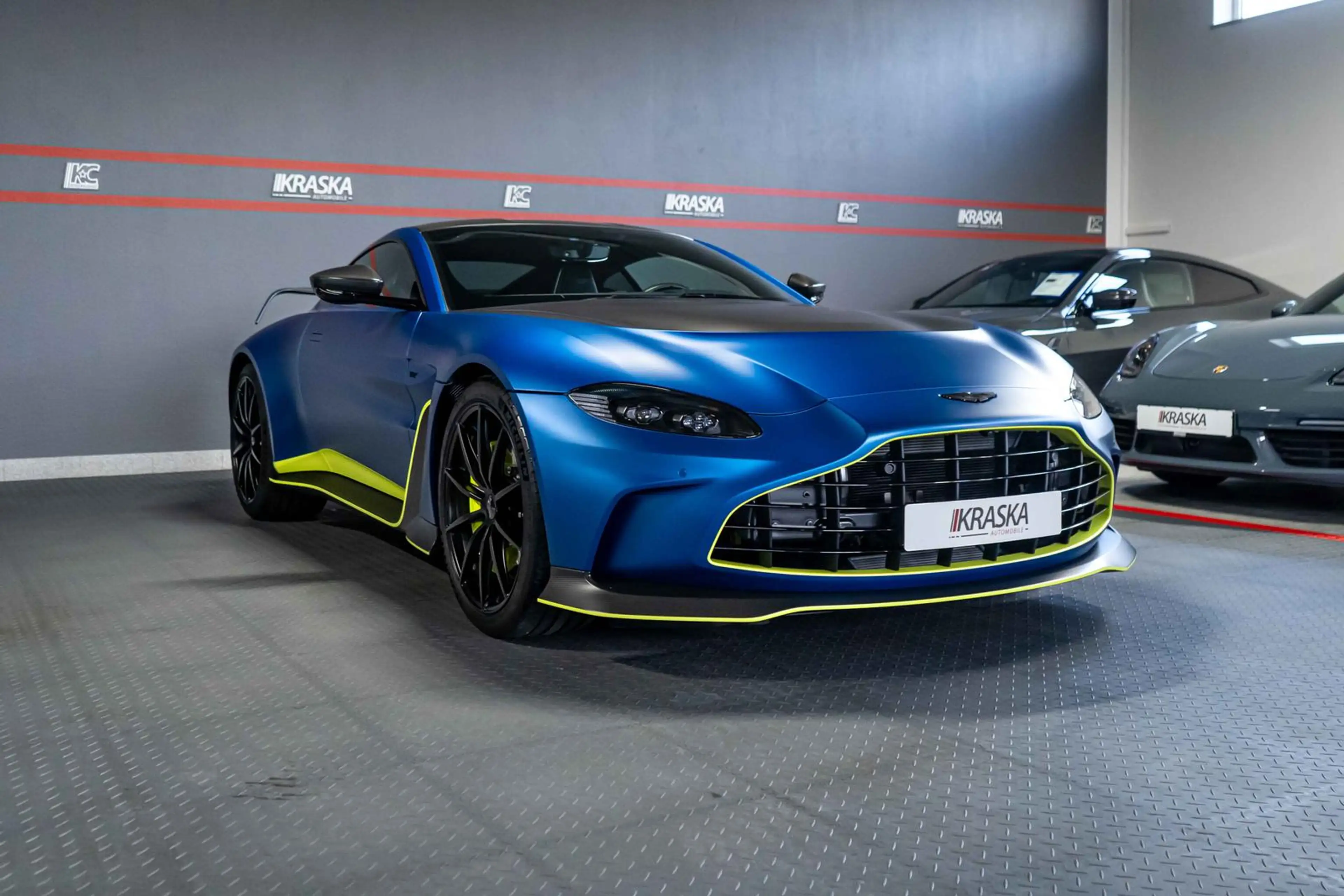 Aston Martin Coupe Carbon Aniline Satin Ming Blue — photo 8