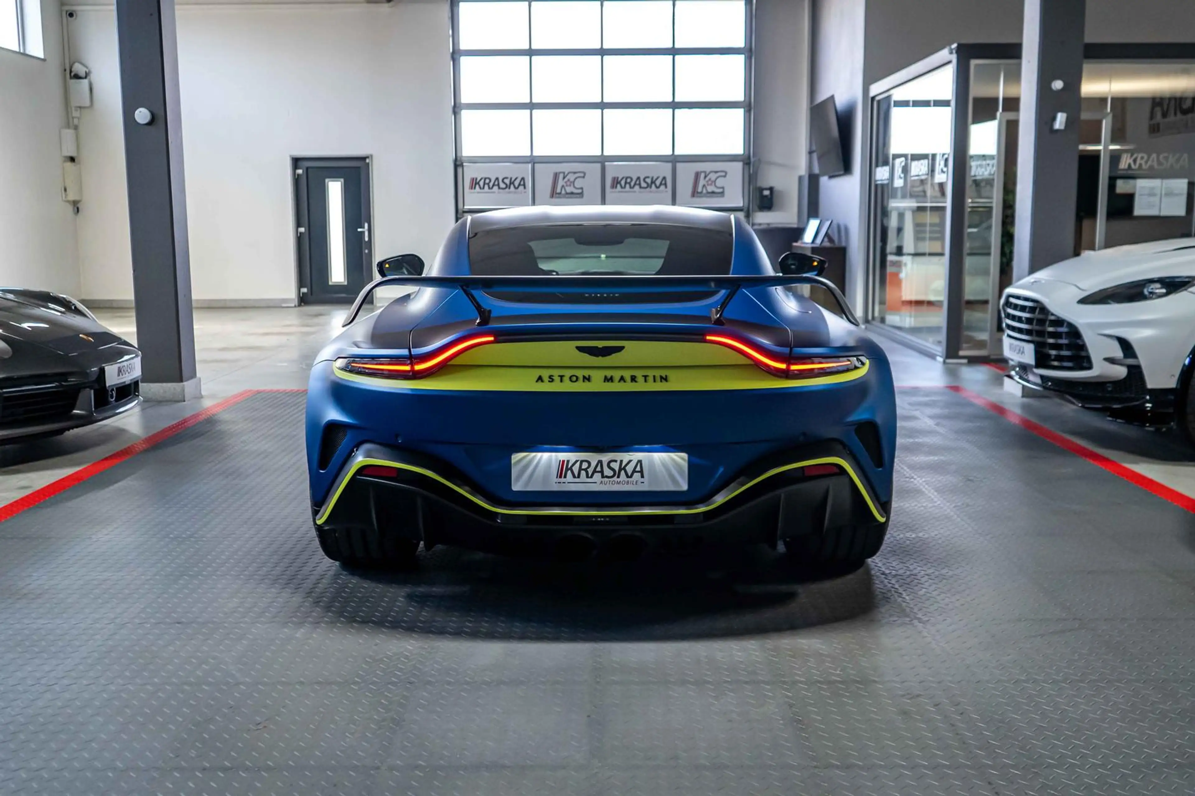 Aston Martin Coupe Carbon Aniline Satin Ming Blue — photo 12