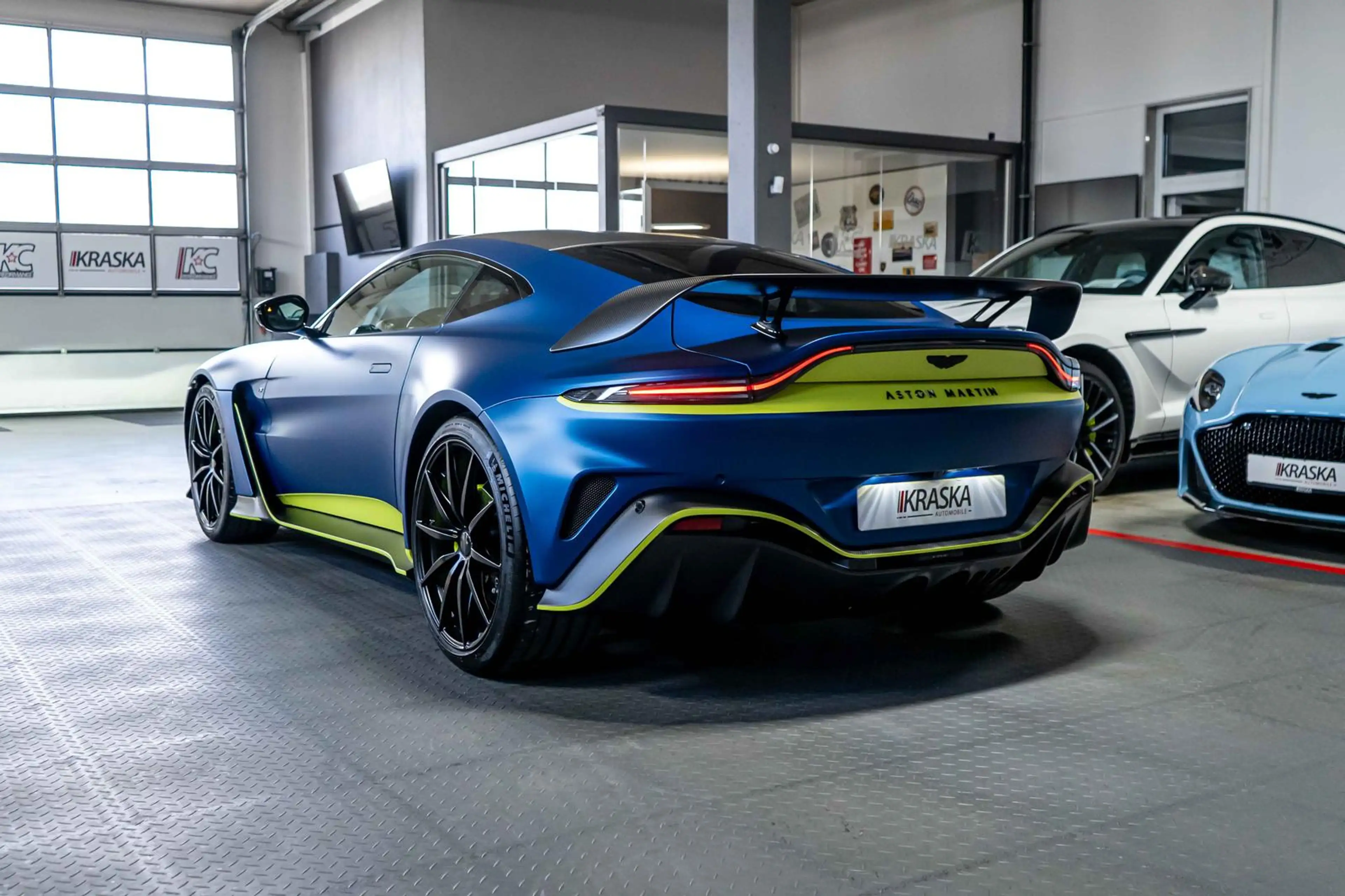Aston Martin Coupe Carbon Aniline Satin Ming Blue — photo 11