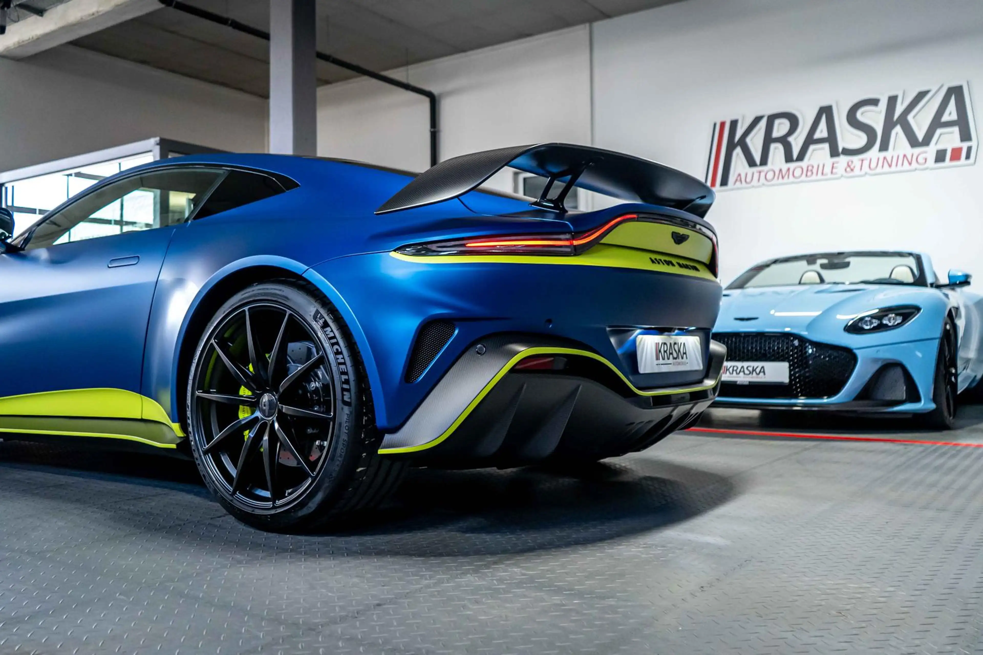 Aston Martin Coupe Carbon Aniline Satin Ming Blue — photo 13