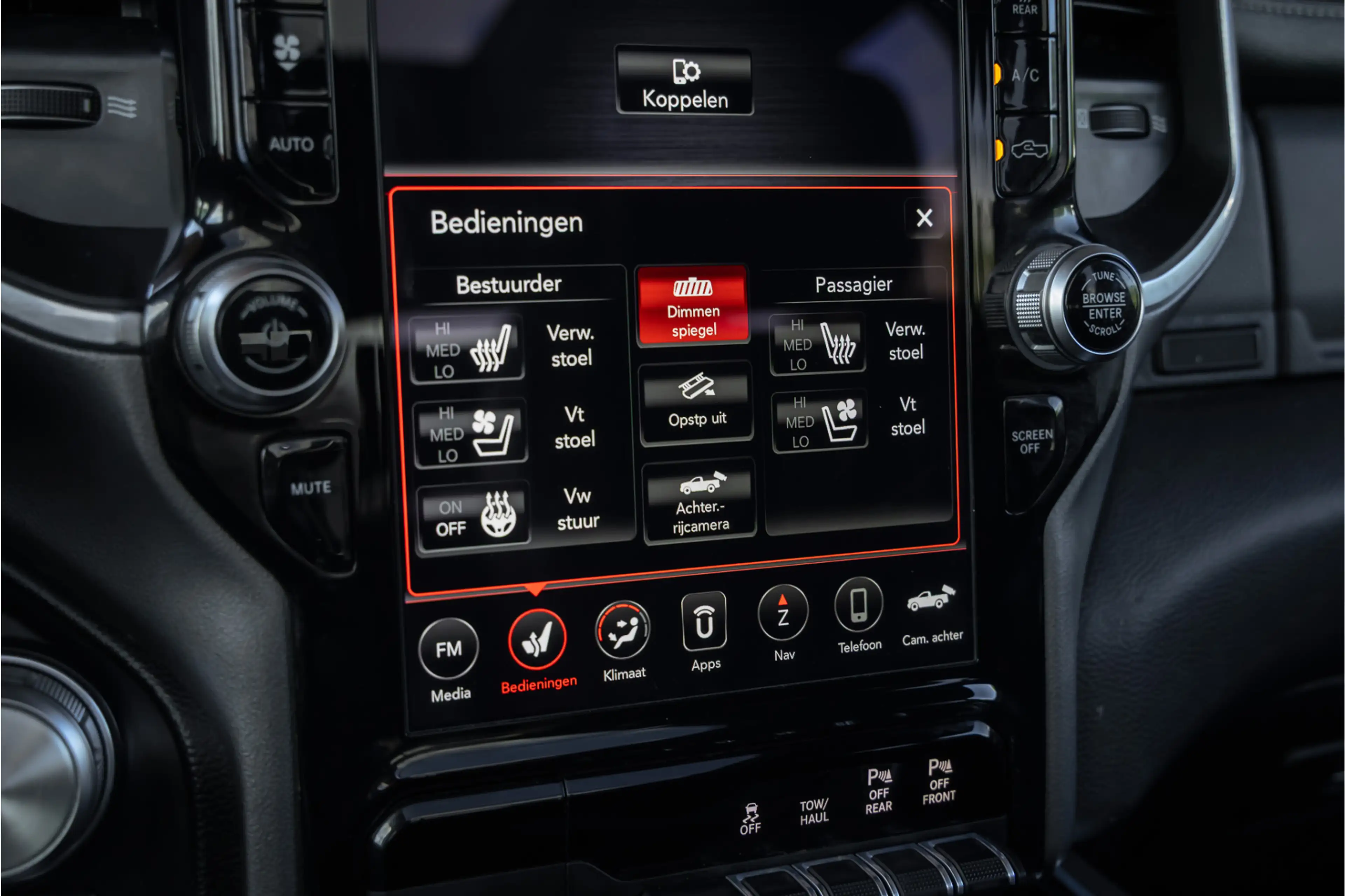 Dodge RAM 1500 5.7 V8 4x4 Crew Cab Laramie Pano - Harman Kar — photo 15