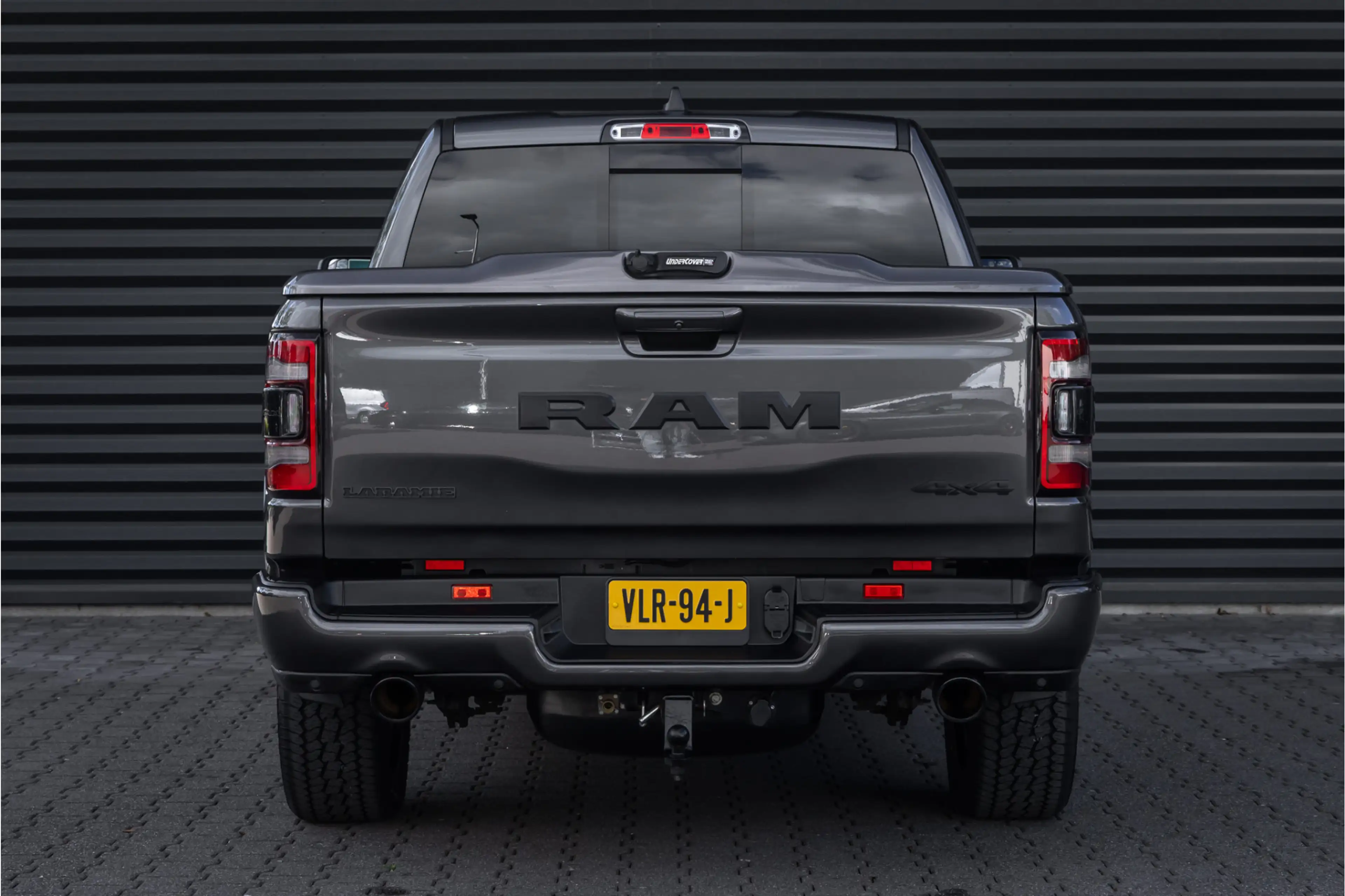 Dodge RAM 1500 5.7 V8 4x4 Crew Cab Laramie Pano - Harman Kar — photo 21