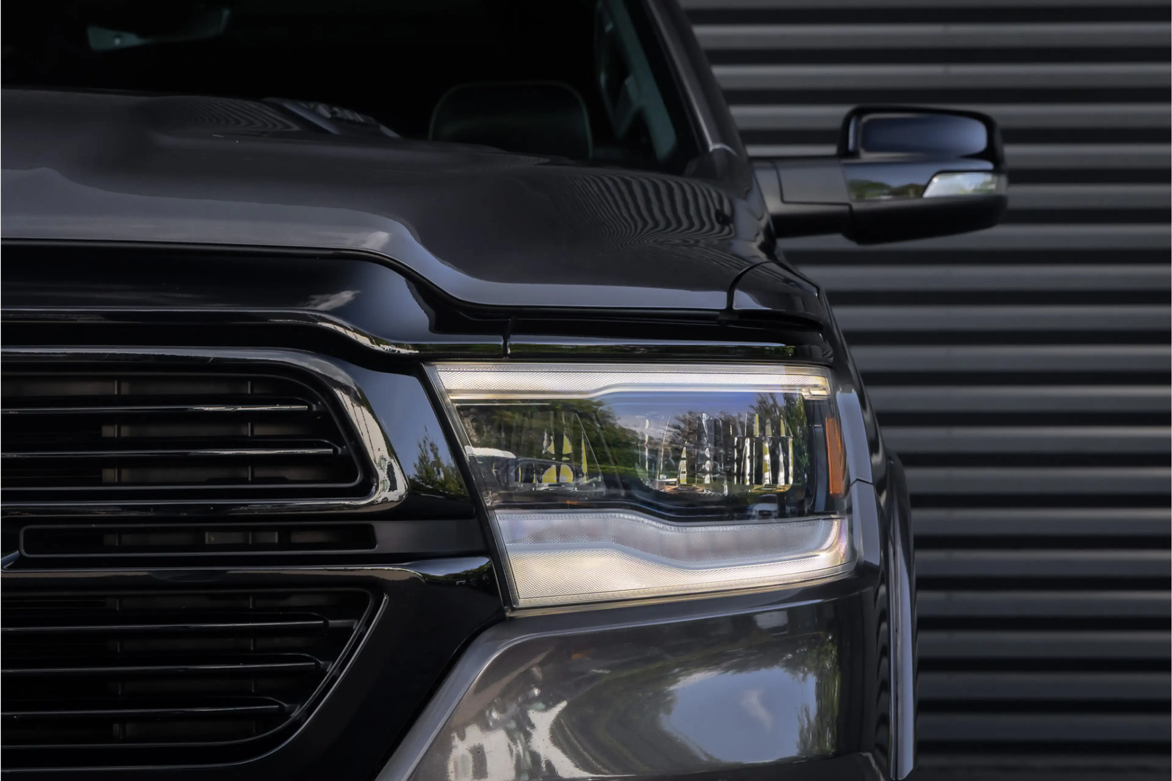 Dodge RAM 1500 5.7 V8 4x4 Crew Cab Laramie Pano - Harman Kar — photo 29