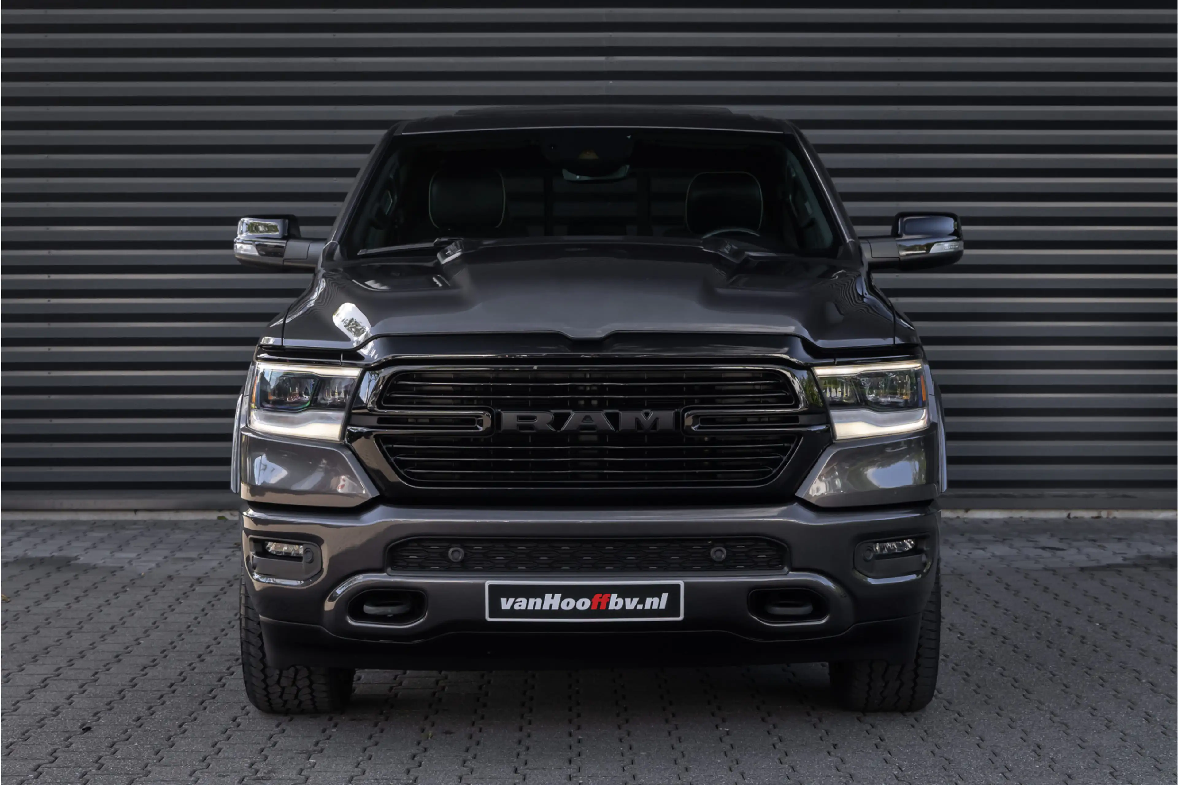 Dodge RAM 1500 5.7 V8 4x4 Crew Cab Laramie Pano - Harman Kar — photo 3