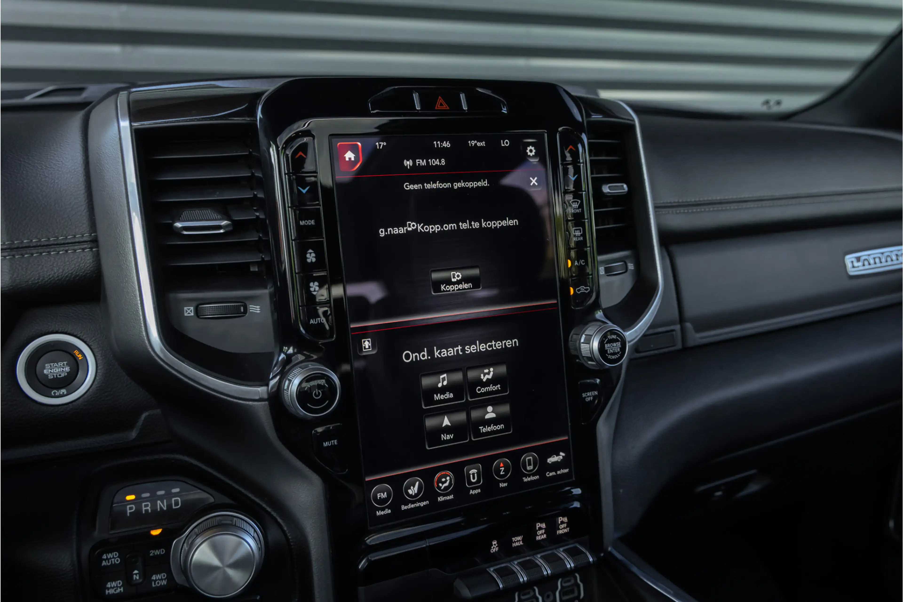 Dodge RAM 1500 5.7 V8 4x4 Crew Cab Laramie Pano - Harman Kar — photo 14