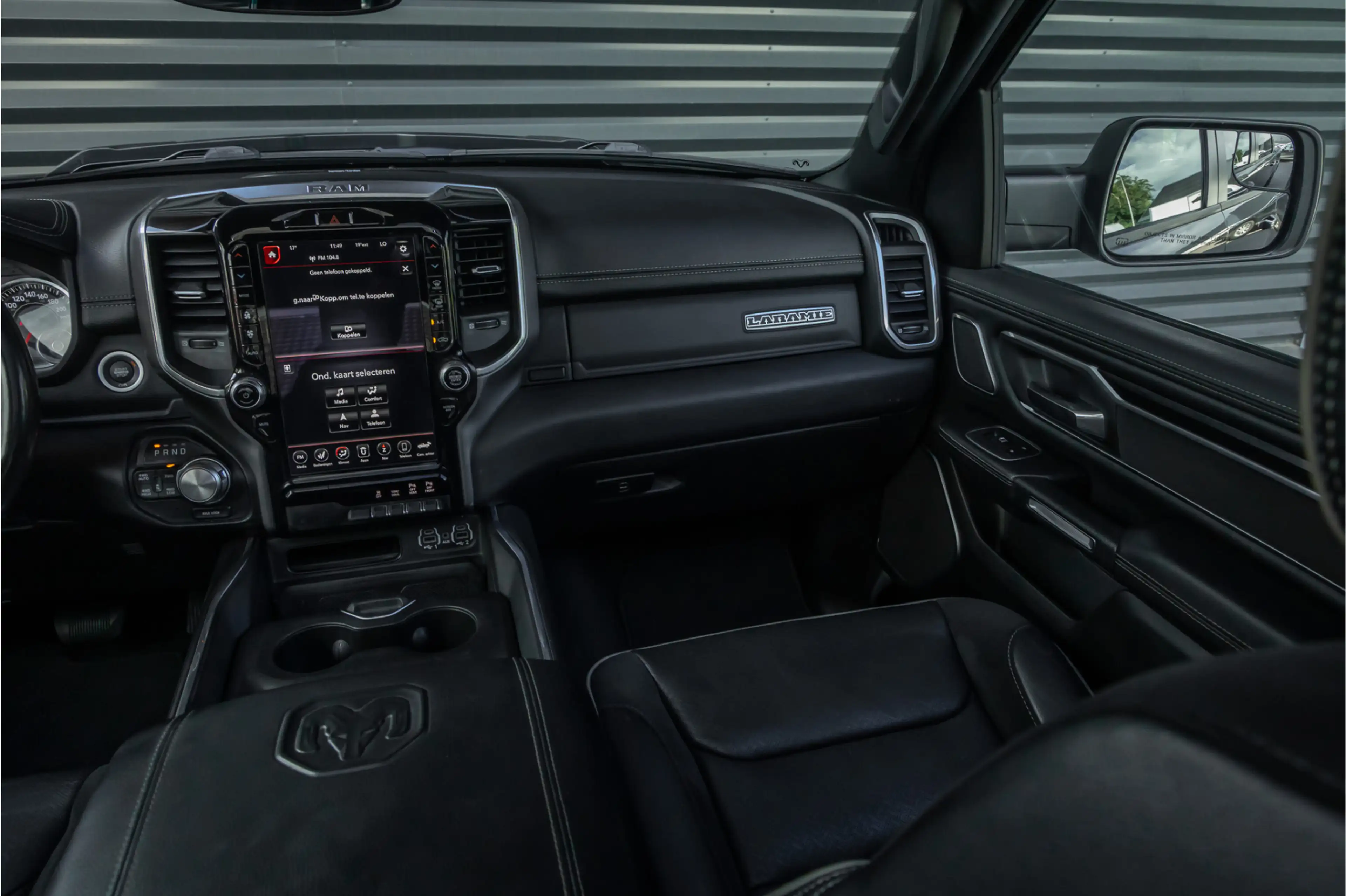 Dodge RAM 1500 5.7 V8 4x4 Crew Cab Laramie Pano - Harman Kar — photo 20