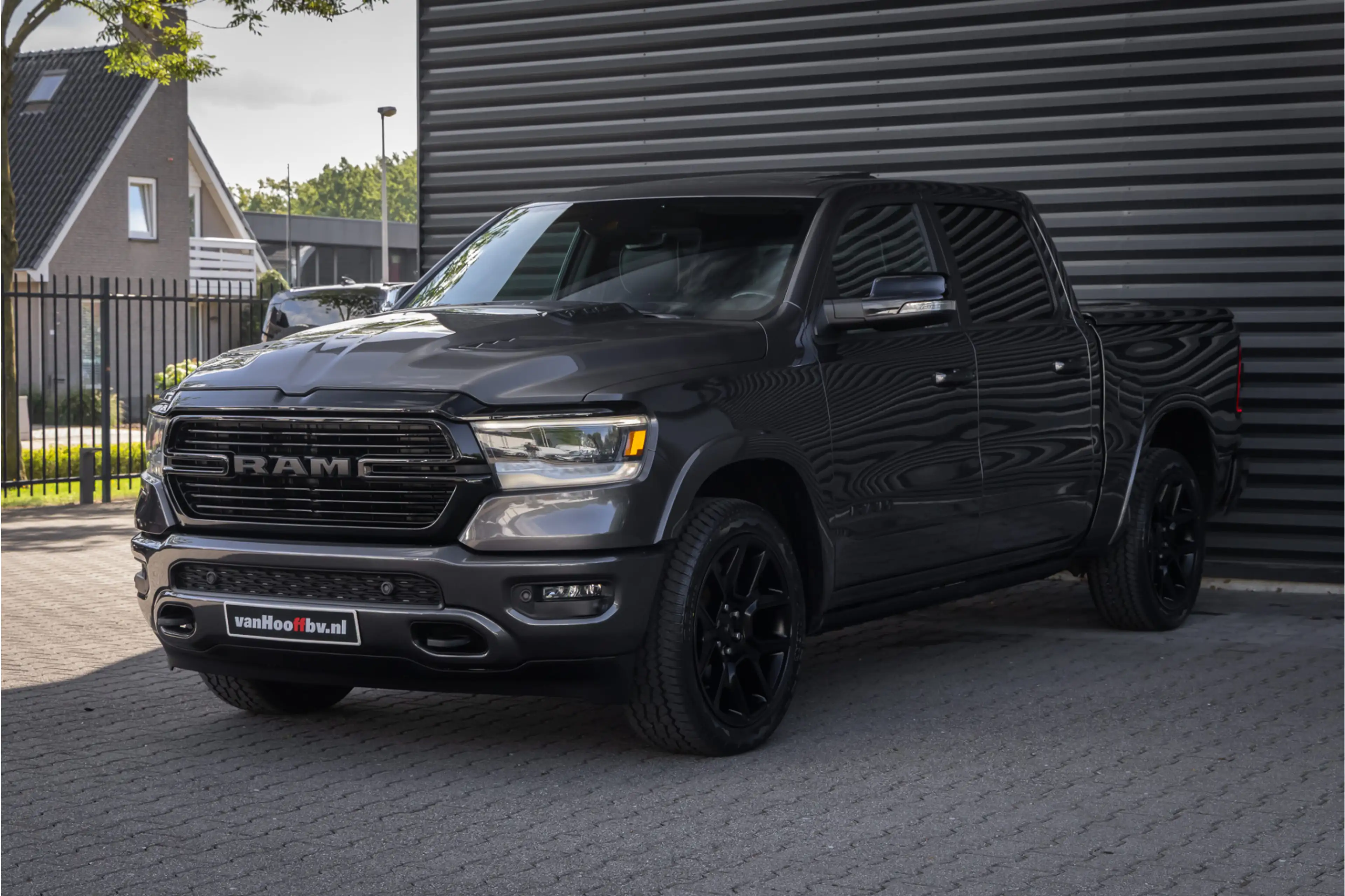 Dodge RAM 1500 5.7 V8 4x4 Crew Cab Laramie Pano - Harman Kar — photo 5