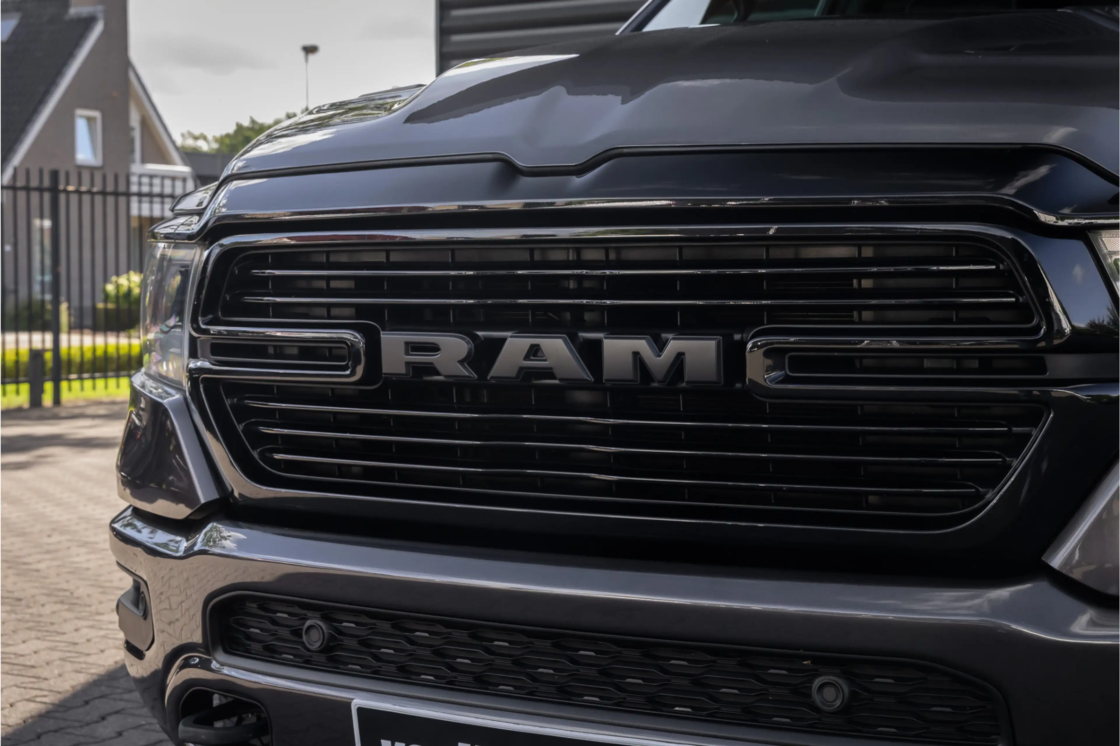 Dodge RAM 1500 5.7 V8 4x4 Crew Cab Laramie Pano - Harman Kar — photo 30