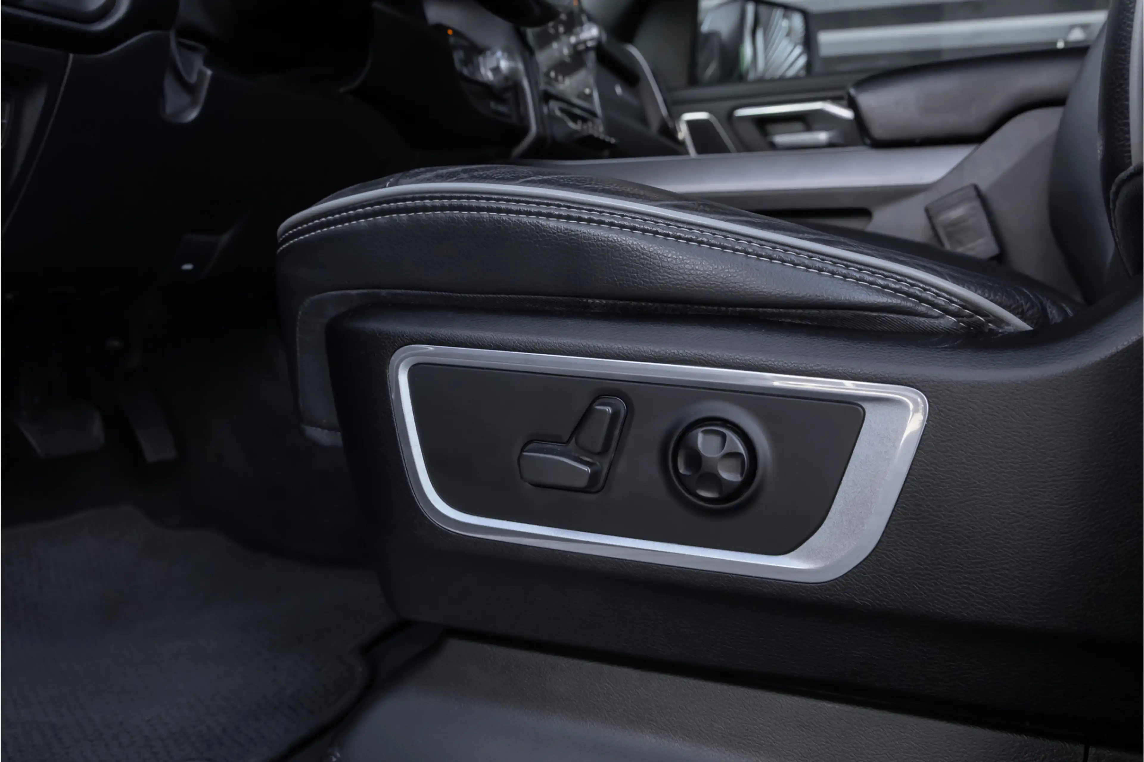 Dodge RAM 1500 5.7 V8 4x4 Crew Cab Laramie Pano - Harman Kar — photo 38