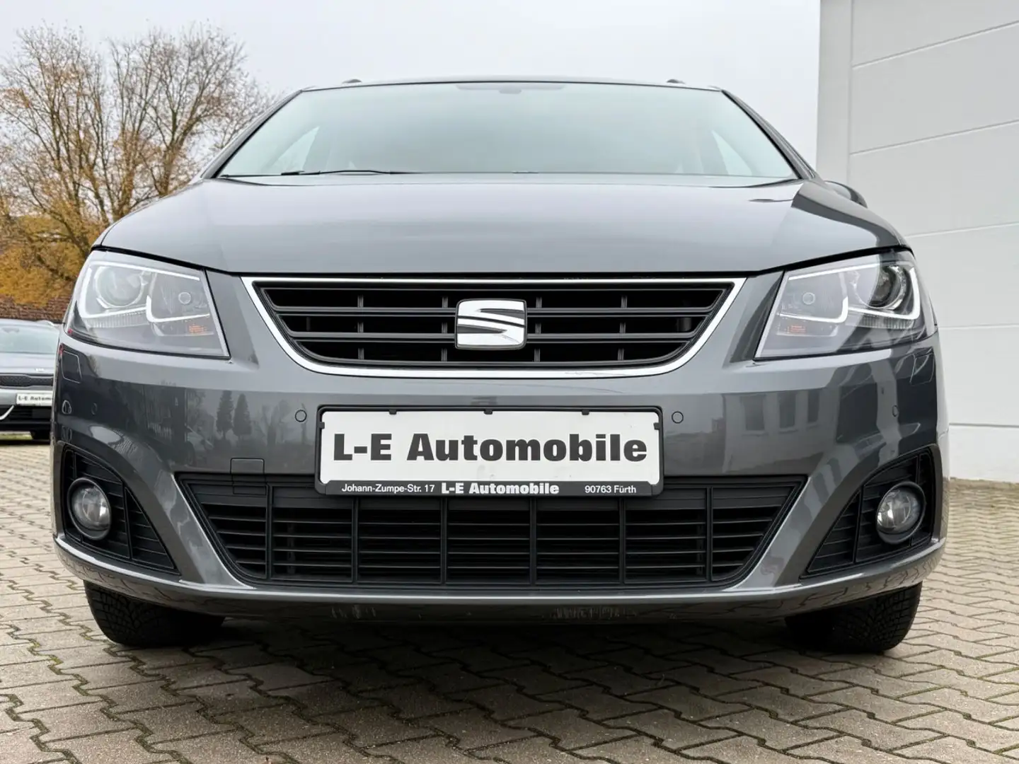 SEAT Alhambra Style 1.4 TSI *XENON/NAVI/7-SITZER/AHK. Gris - 2