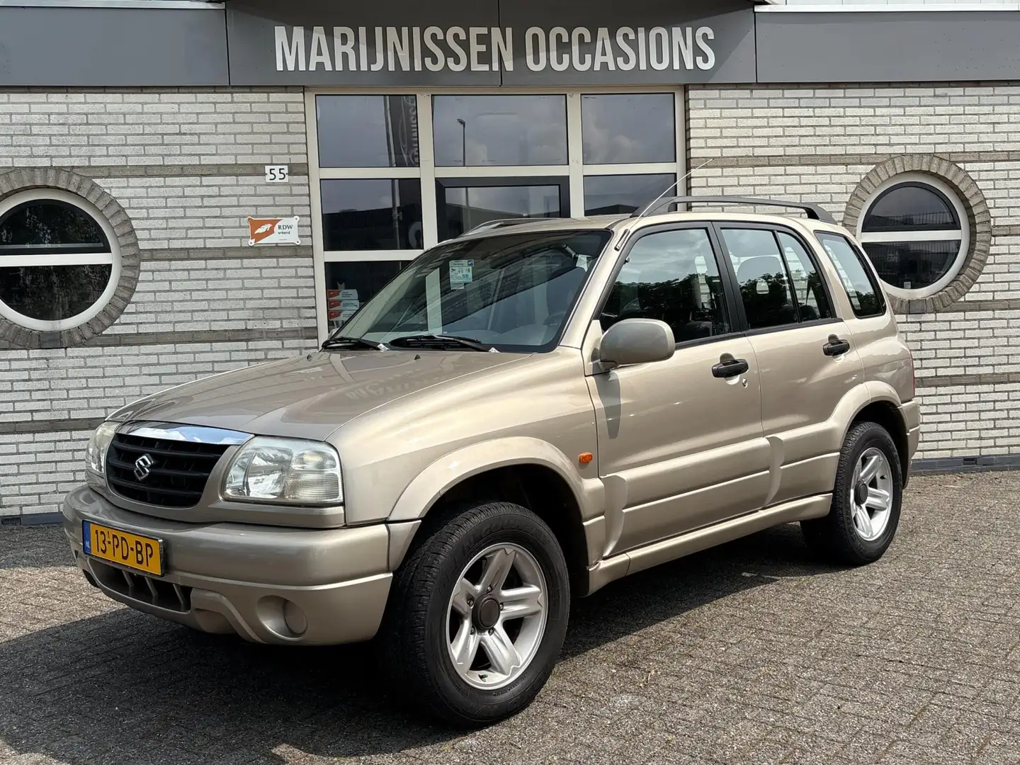 Suzuki Grand Vitara 2.0 4WD|Airco,Trek| Beige - 1