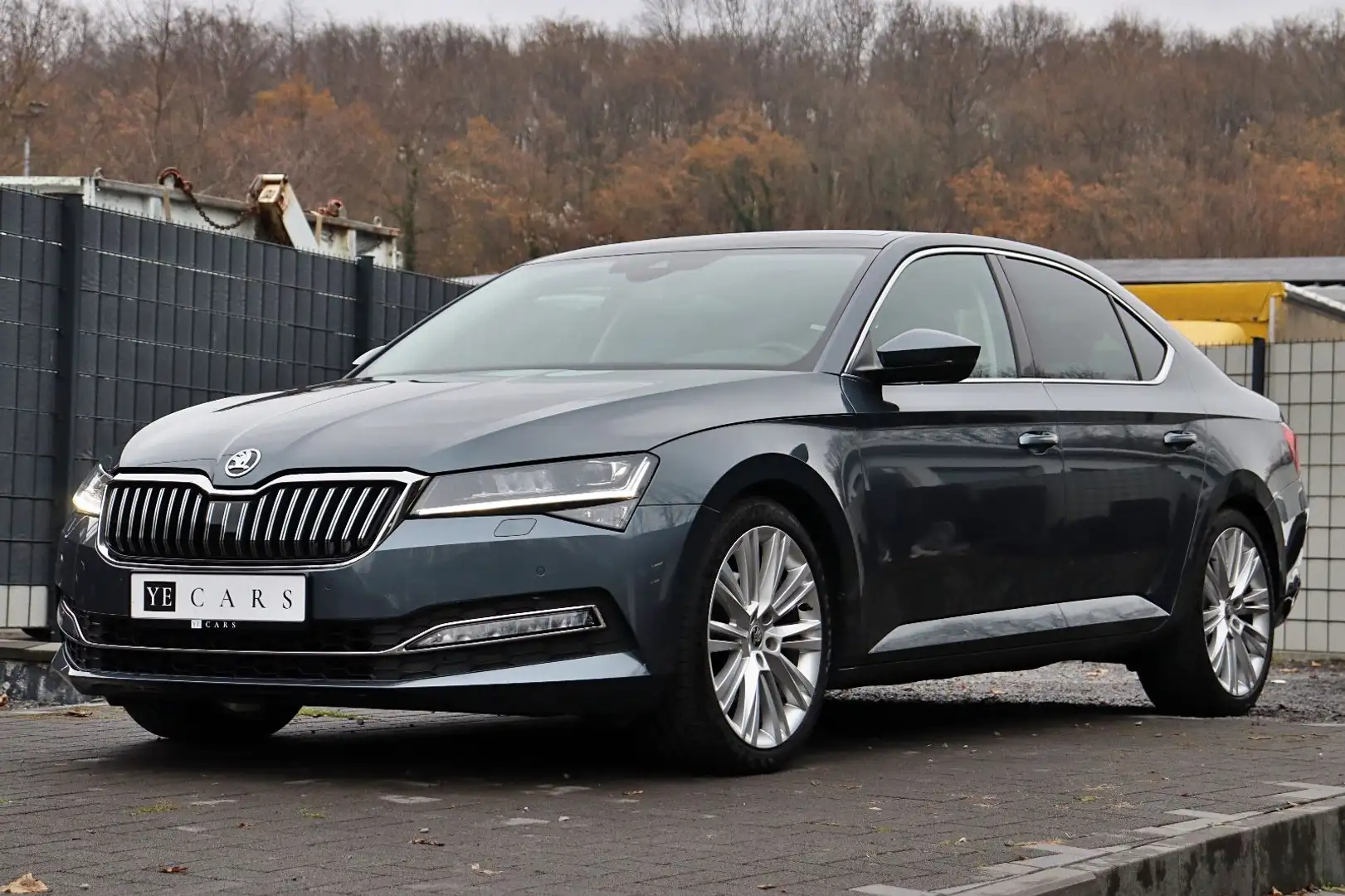 Skoda Superb Lim. Premium Edition 4x4 *PANO*ACC*LED* Grau - 1