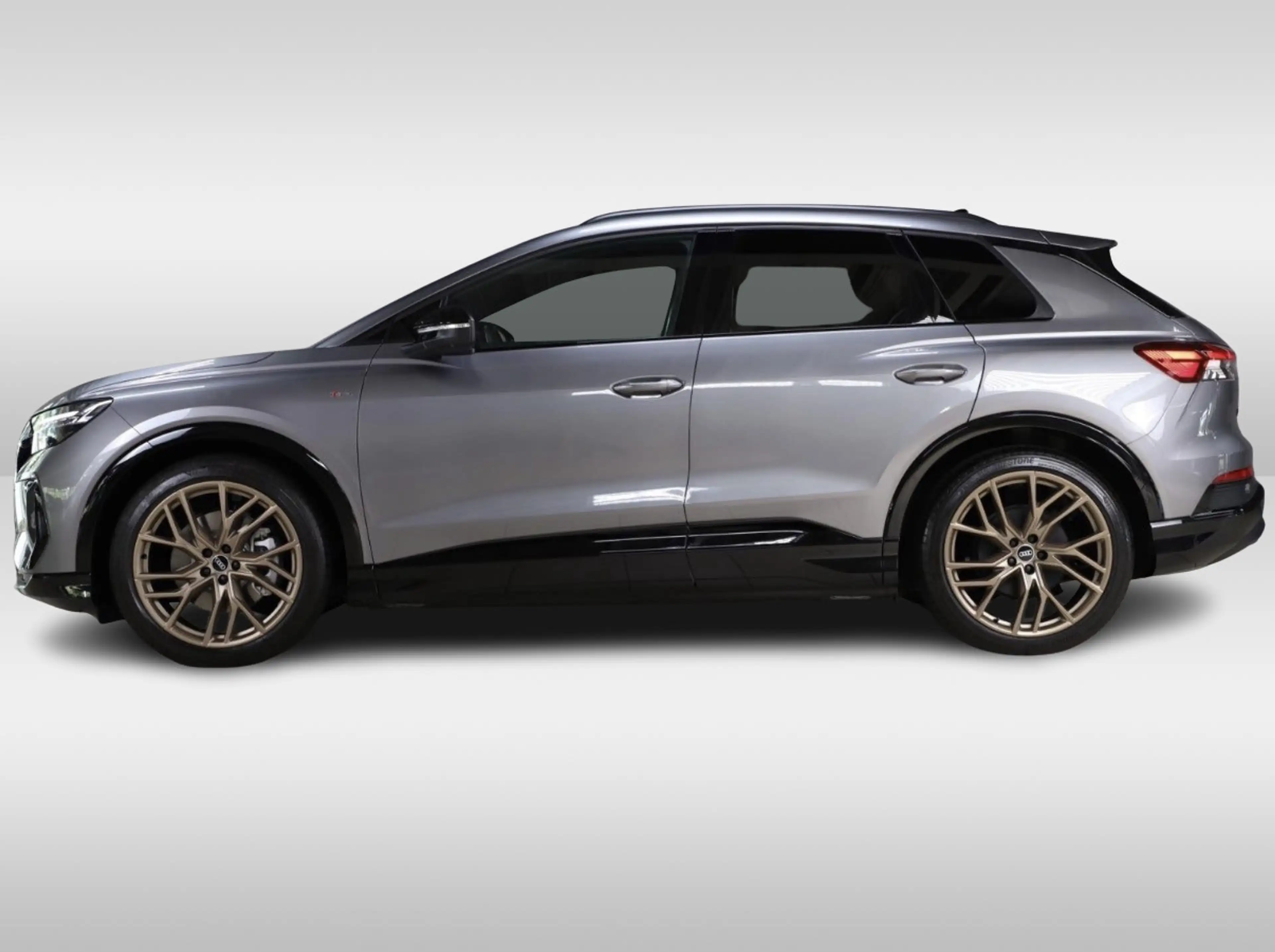 Audi Q4 e-tron 50 quattro Launch edition S Competition 77 kWh / 3 — photo 2