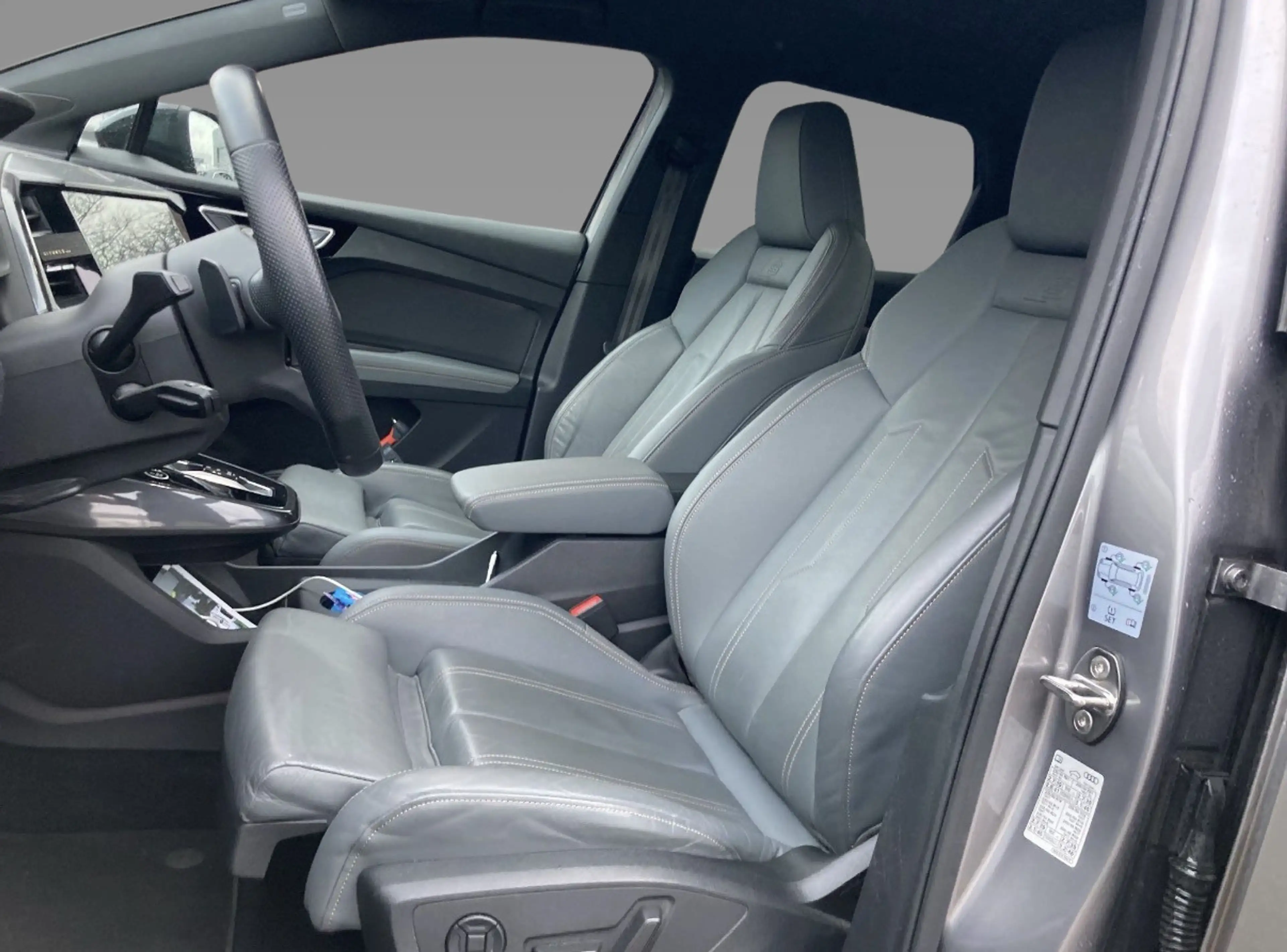 Audi Q4 e-tron 50 quattro Launch edition S Competition 77 kWh / 3 — photo 4