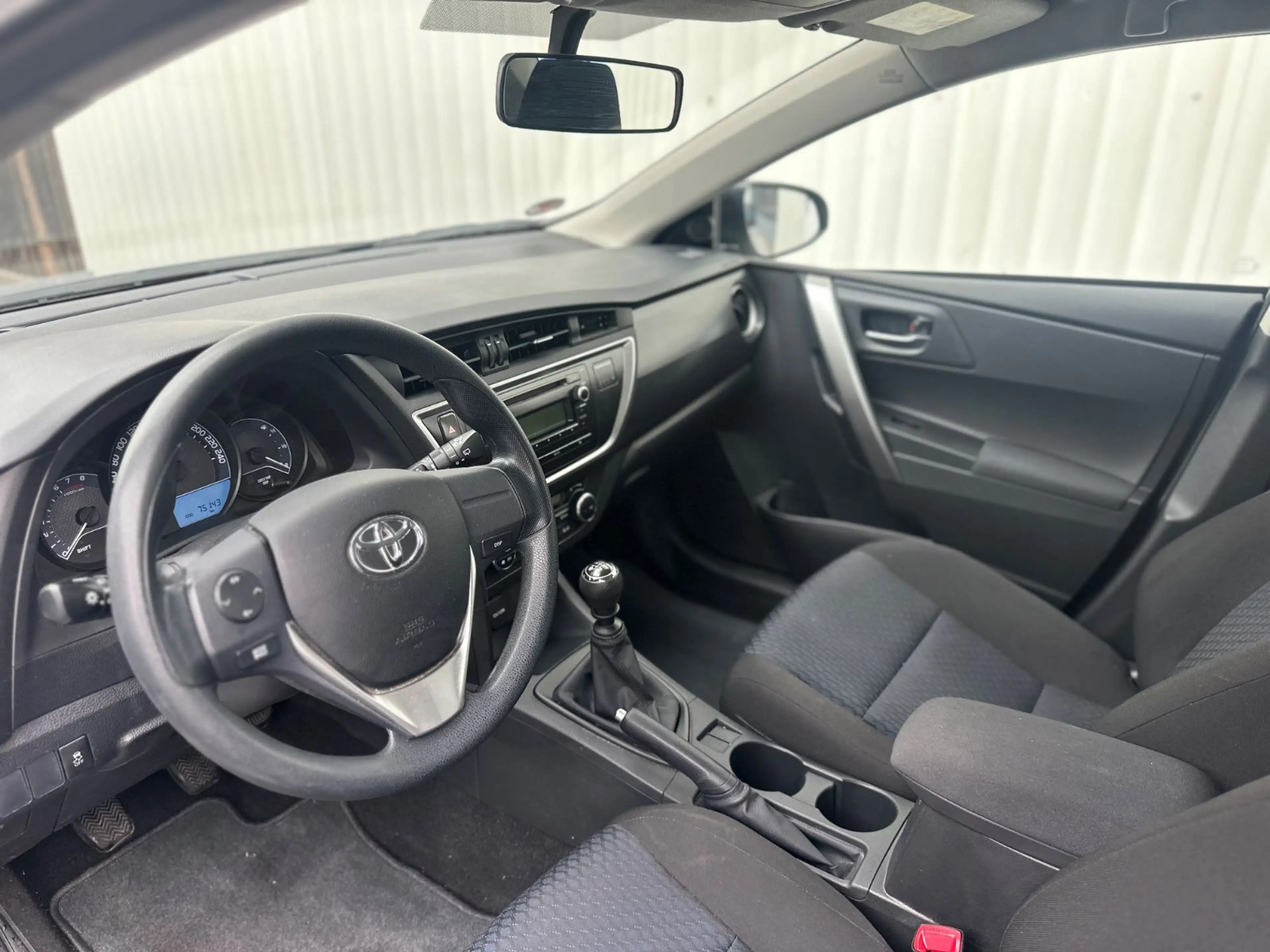 Toyota Auris 1.33-VVT-i 1 Besitzer — photo 14