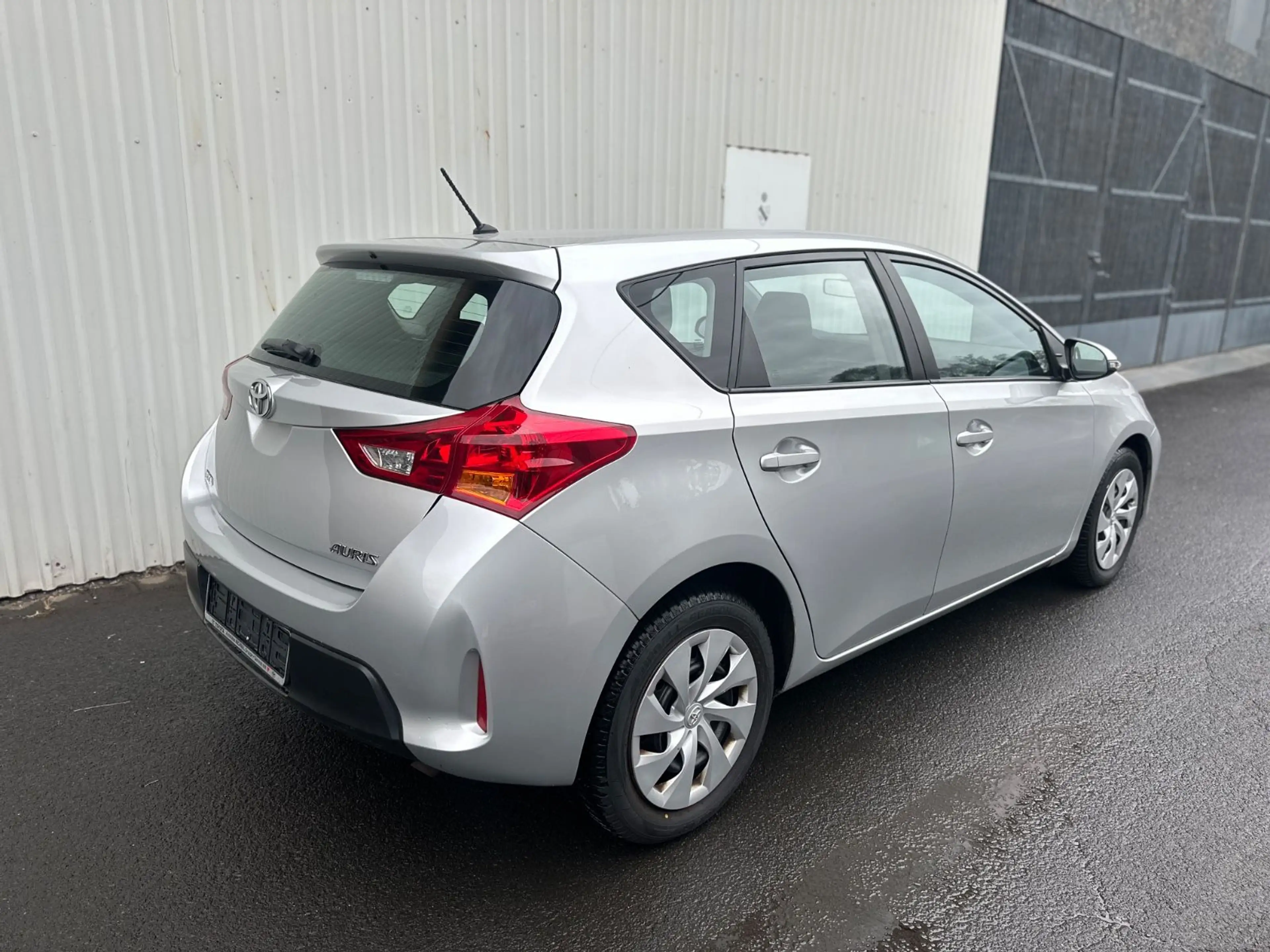 Toyota Auris 1.33-VVT-i 1 Besitzer — photo 9