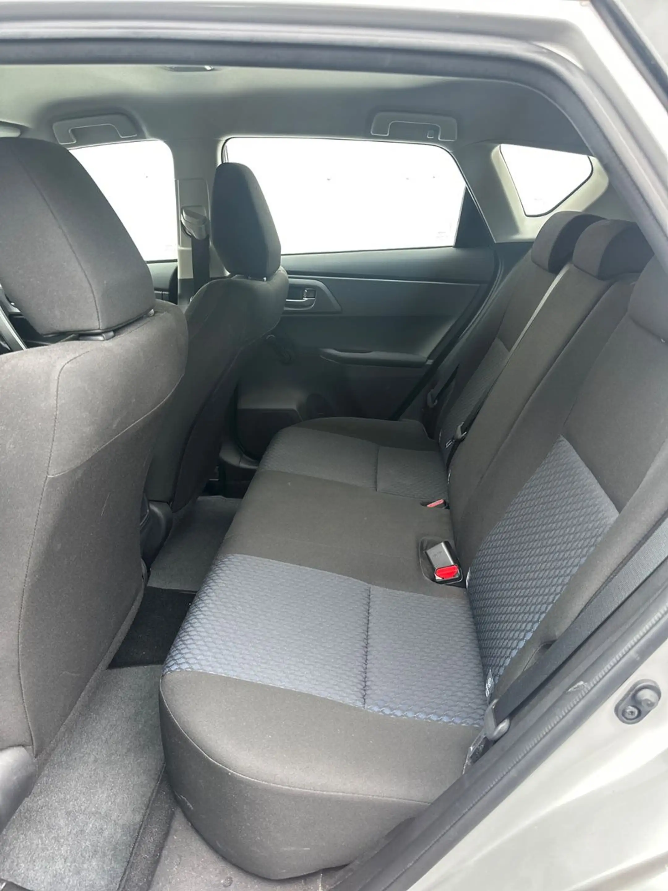 Toyota Auris 1.33-VVT-i 1 Besitzer — photo 13
