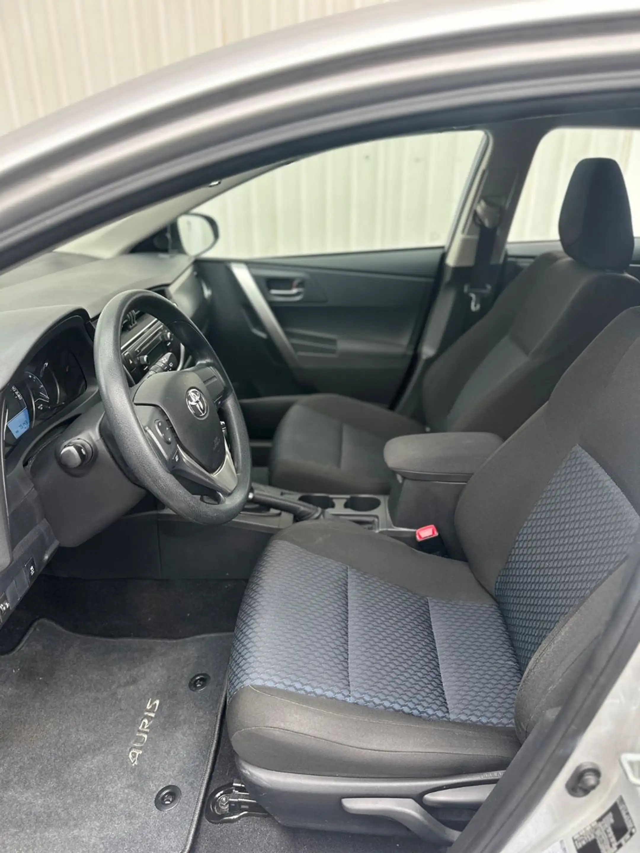 Toyota Auris 1.33-VVT-i 1 Besitzer — photo 15