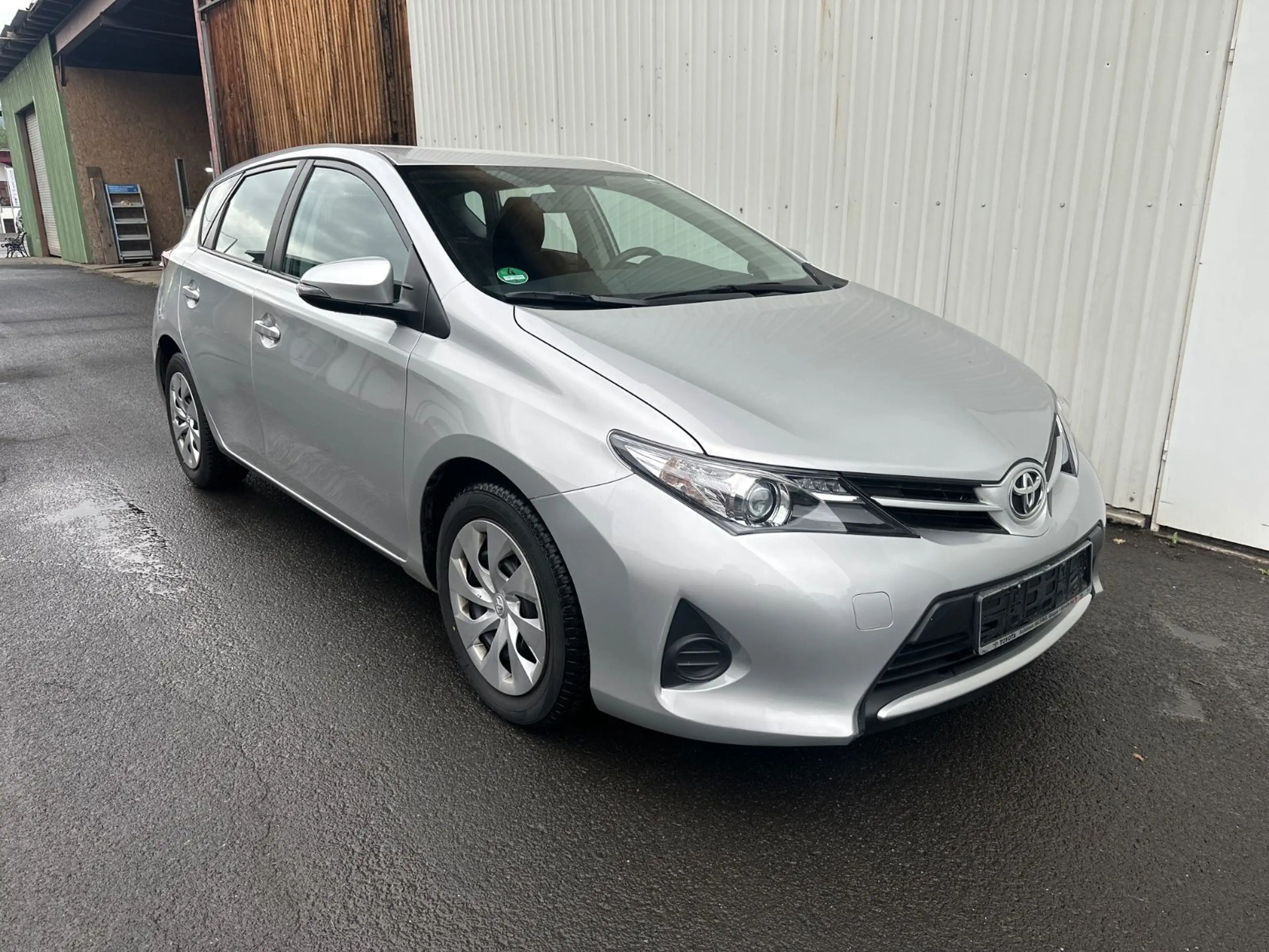 Toyota Auris 1.33-VVT-i 1 Besitzer — photo 8