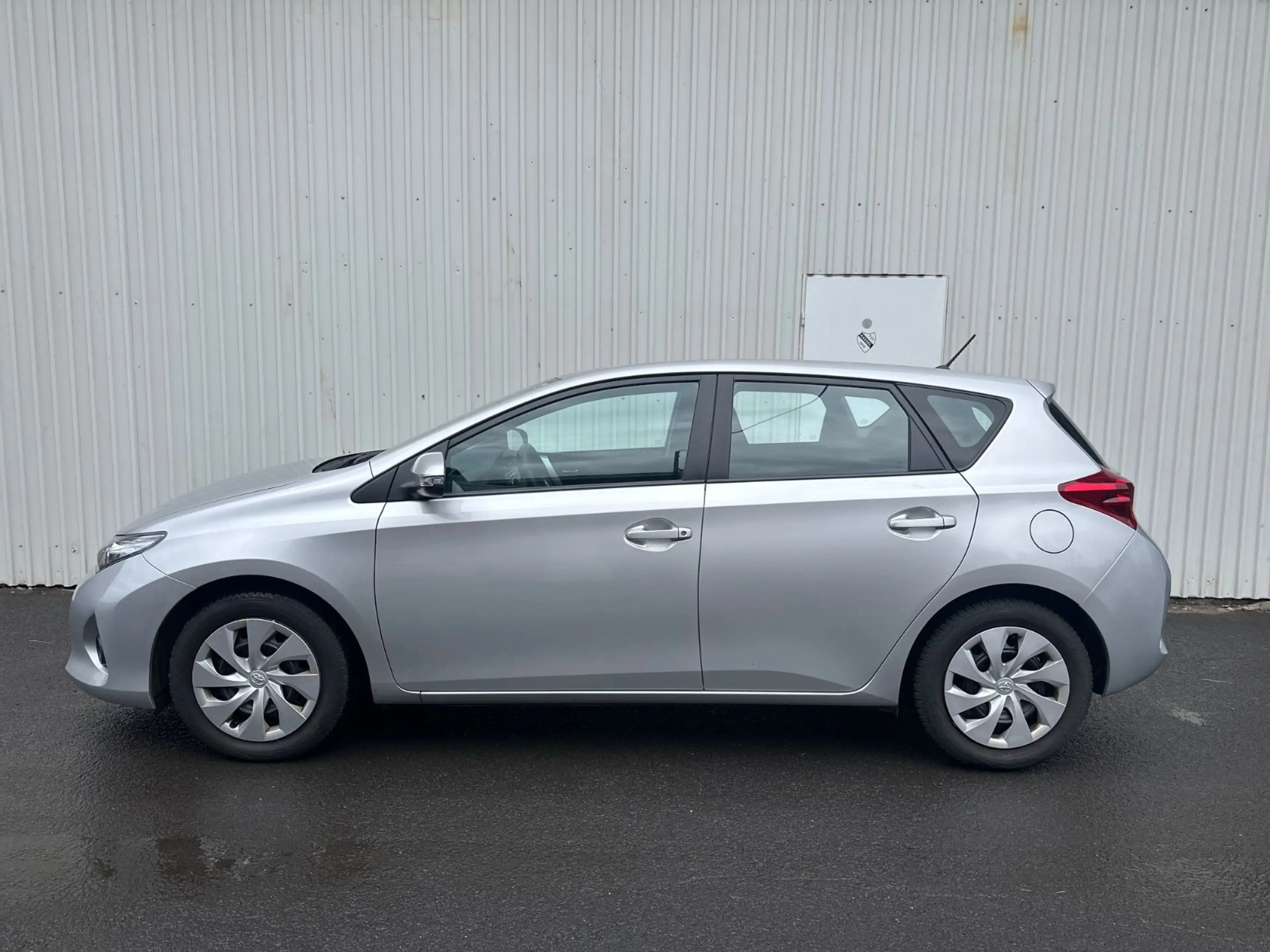 Toyota Auris 1.33-VVT-i 1 Besitzer — photo 3