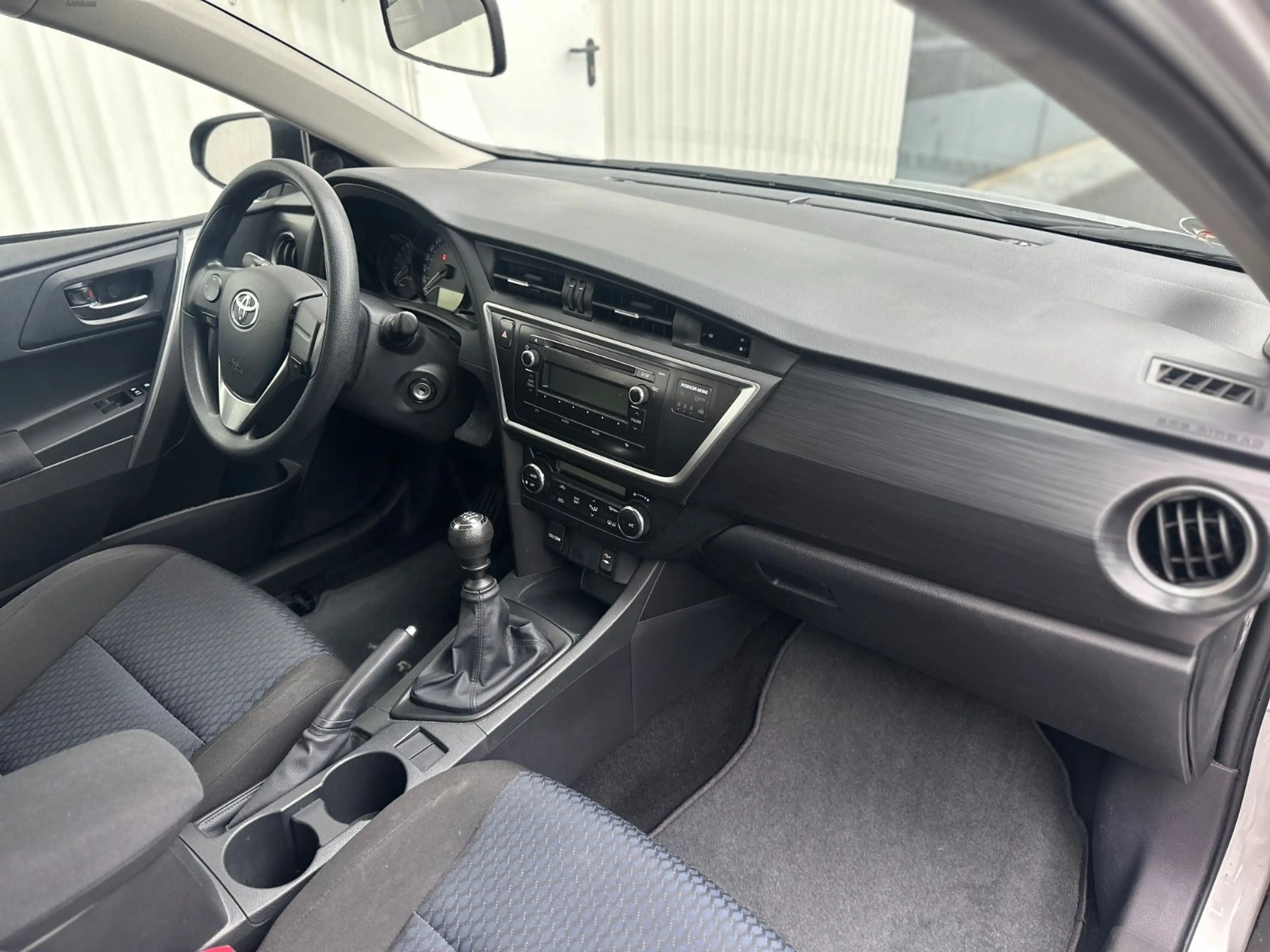Toyota Auris 1.33-VVT-i 1 Besitzer — photo 10