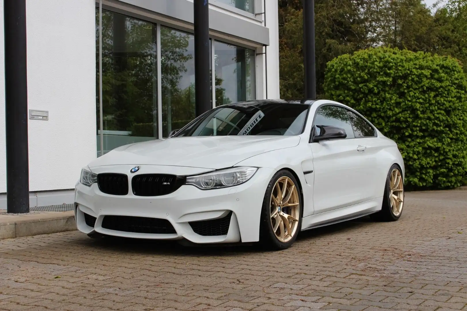BMW M4 Coupe / 720 PS / UPGRADE TURBO / CARBONKIT Weiß - 1