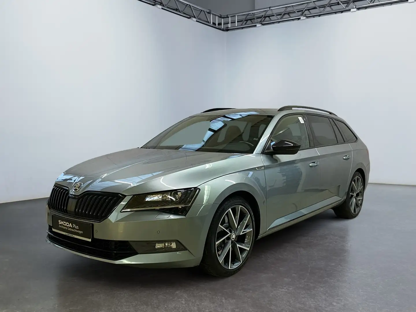 Skoda Superb Combi Sportline 2.0 TSI 4x4 DSG DCC AHK Grau - 2