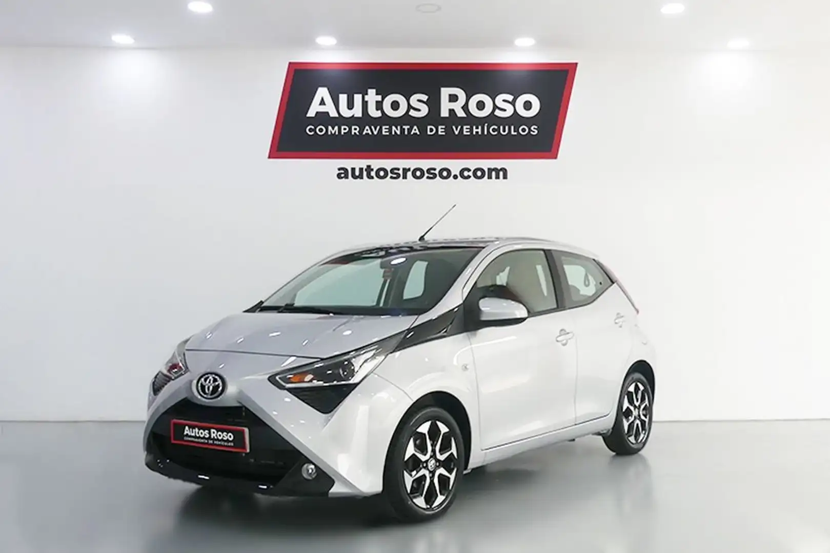 Toyota Aygo 70 x-play Gris - 1
