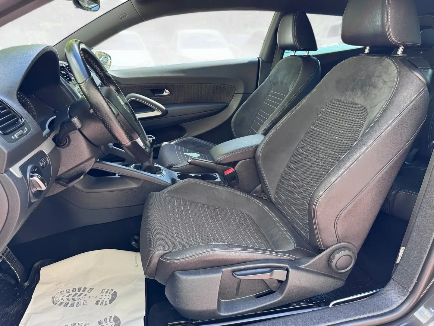 Volkswagen Scirocco 1.4 TSI 118 kW Noir - 2