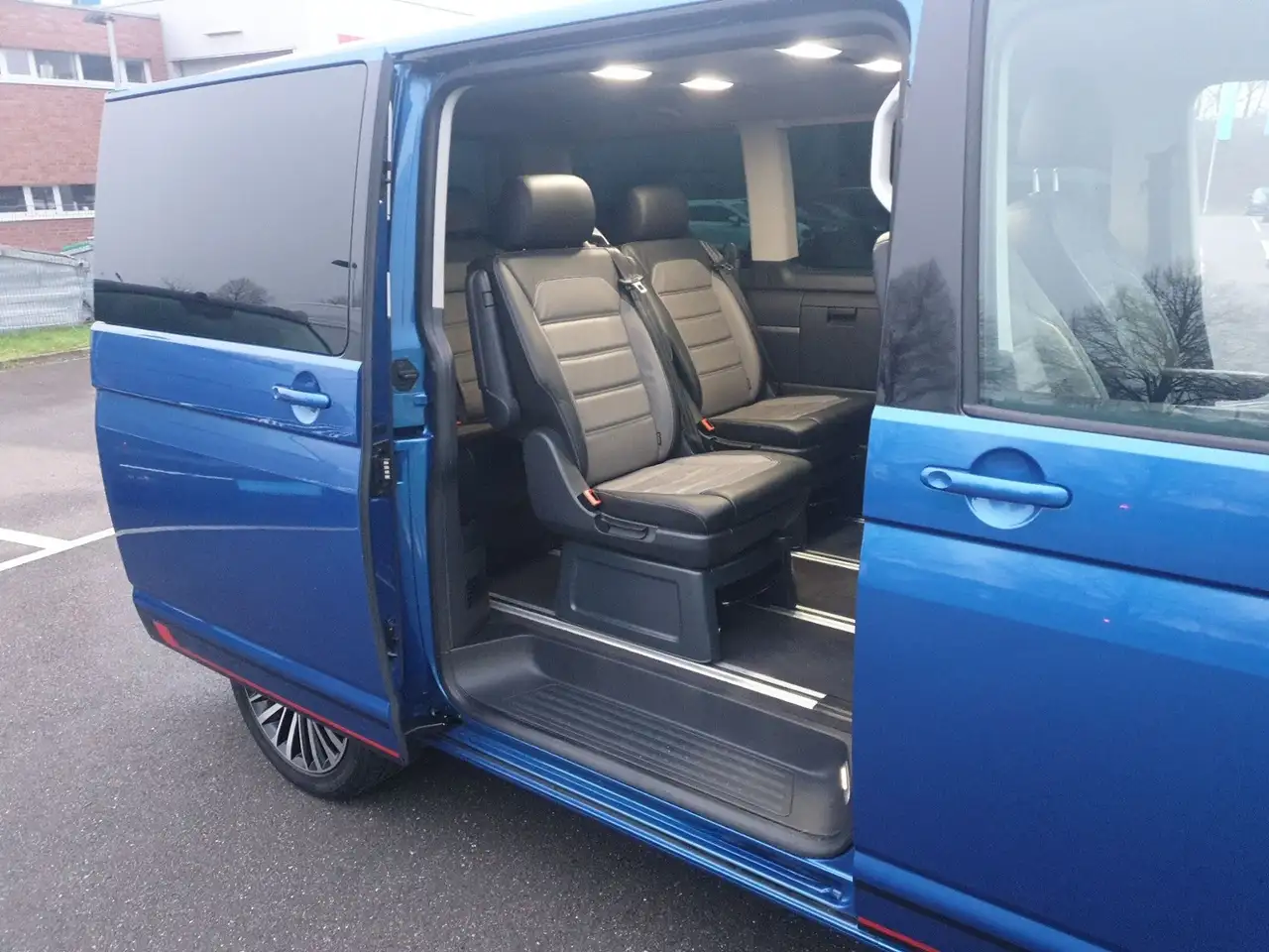 Volkswagen T6.1 Multivan 2.0 TDI DSG EDITION +AHK +LED +ACC +RKAM +LEDER +, миниатюра 18